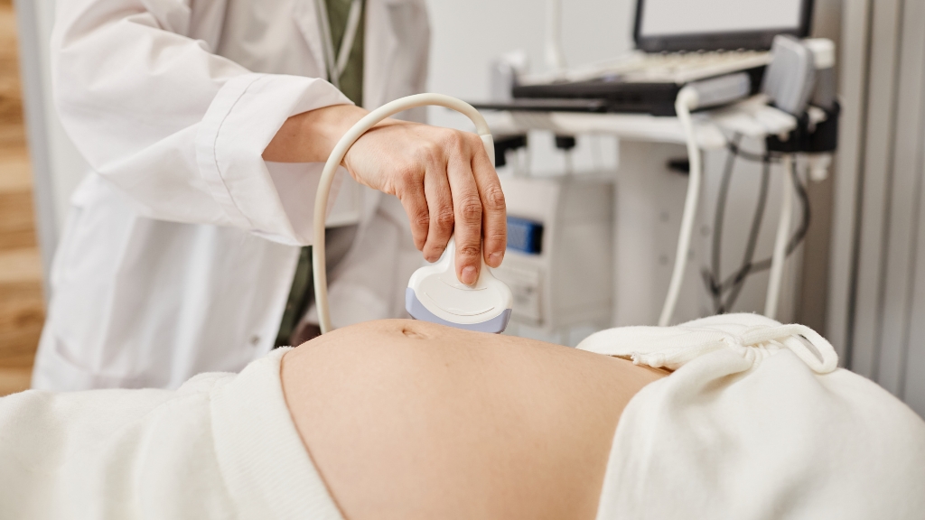 Cần kết hợp siêu âm khi hCG bất thường, nghi ngờ thai ngoài tử cung hoặc cần xác định tuổi thai