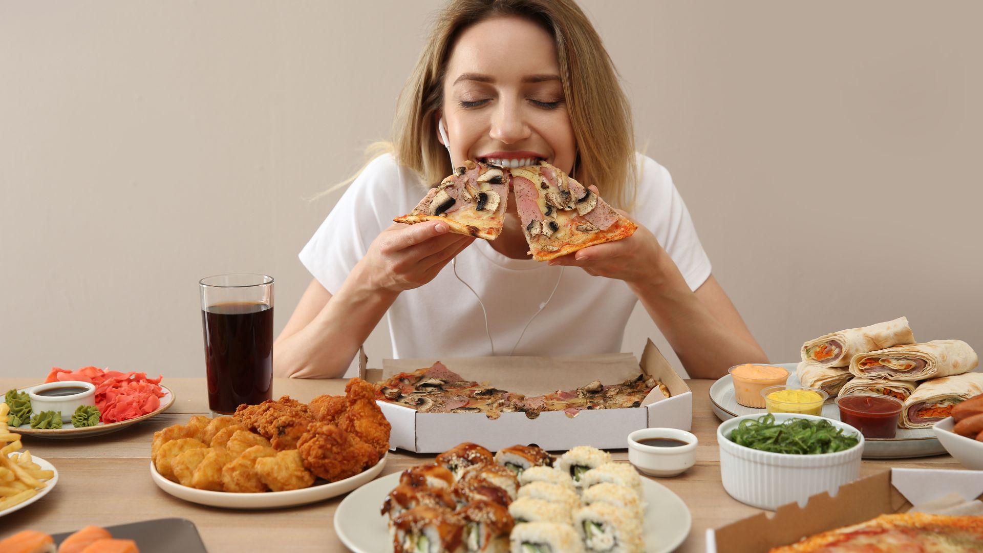 Ăn nhiều thực phẩm chế biến sẵn là một nguyên nhân gây tích tụ mỡ nội tạng