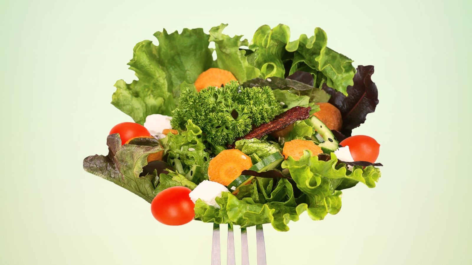 Ăn uống đầy đủ chất, tăng cường rau xanh giúp cơ thể tạo máu tốt hơn