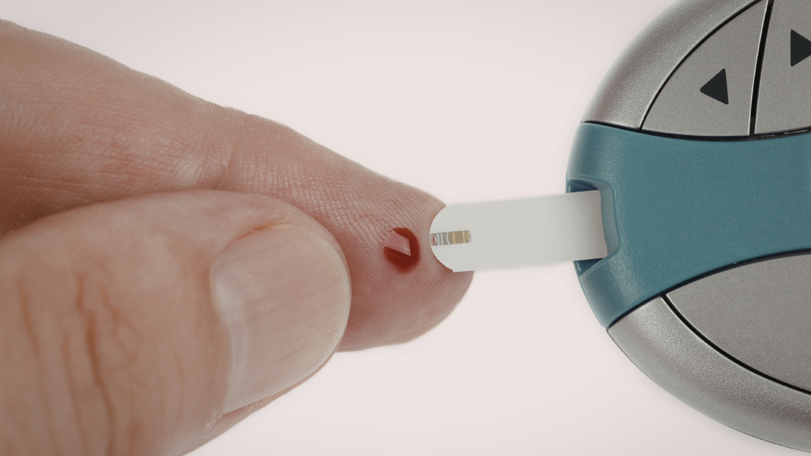 Đường huyết sau ăn cao kéo dài làm tăng nguy cơ tổn thương mạch máu