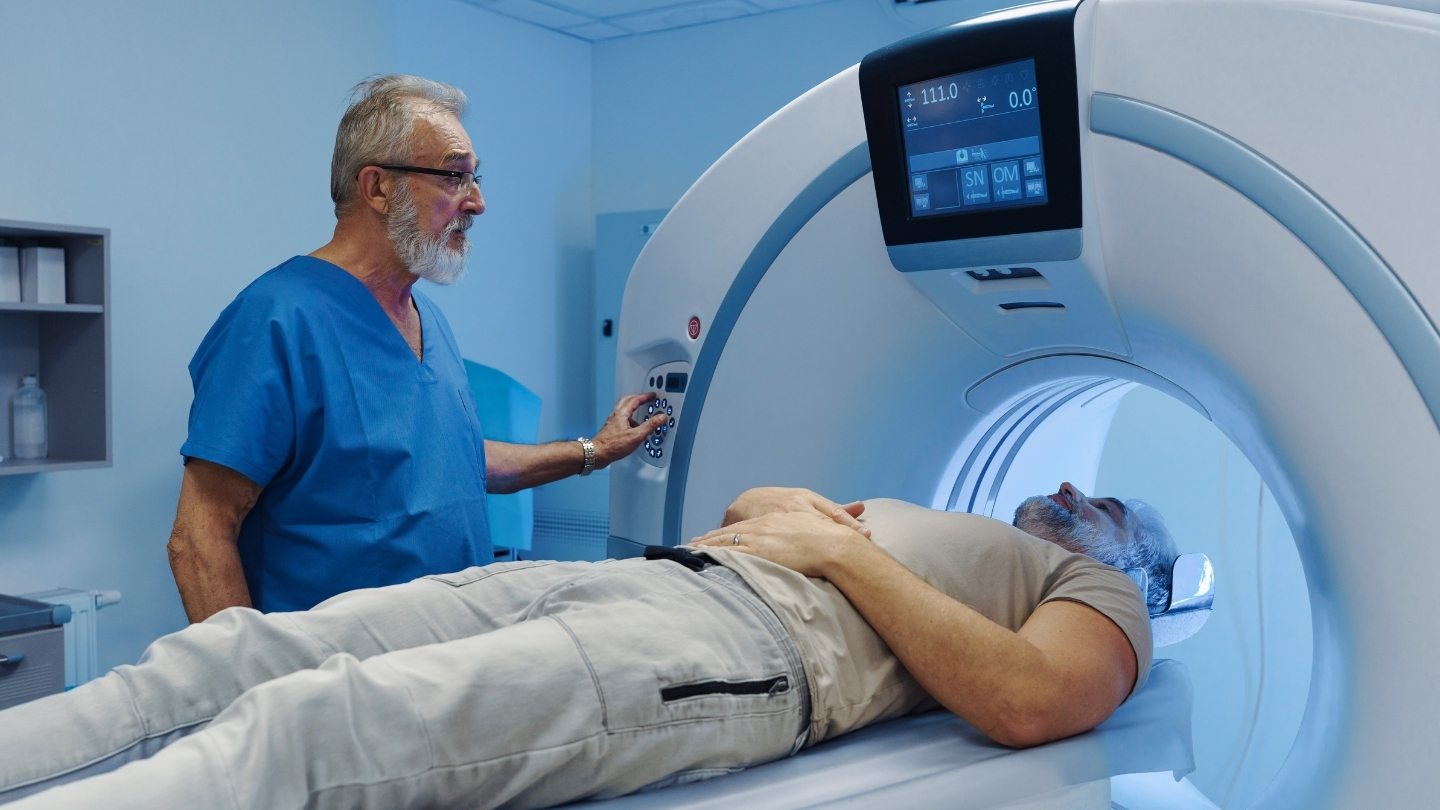 Bác sĩ có thể chỉ định thêm các xét nghiệm khác như chụp CT, X-quang hoặc sinh thiết để xác định nguyên nhân Cyfra 21-1 cao