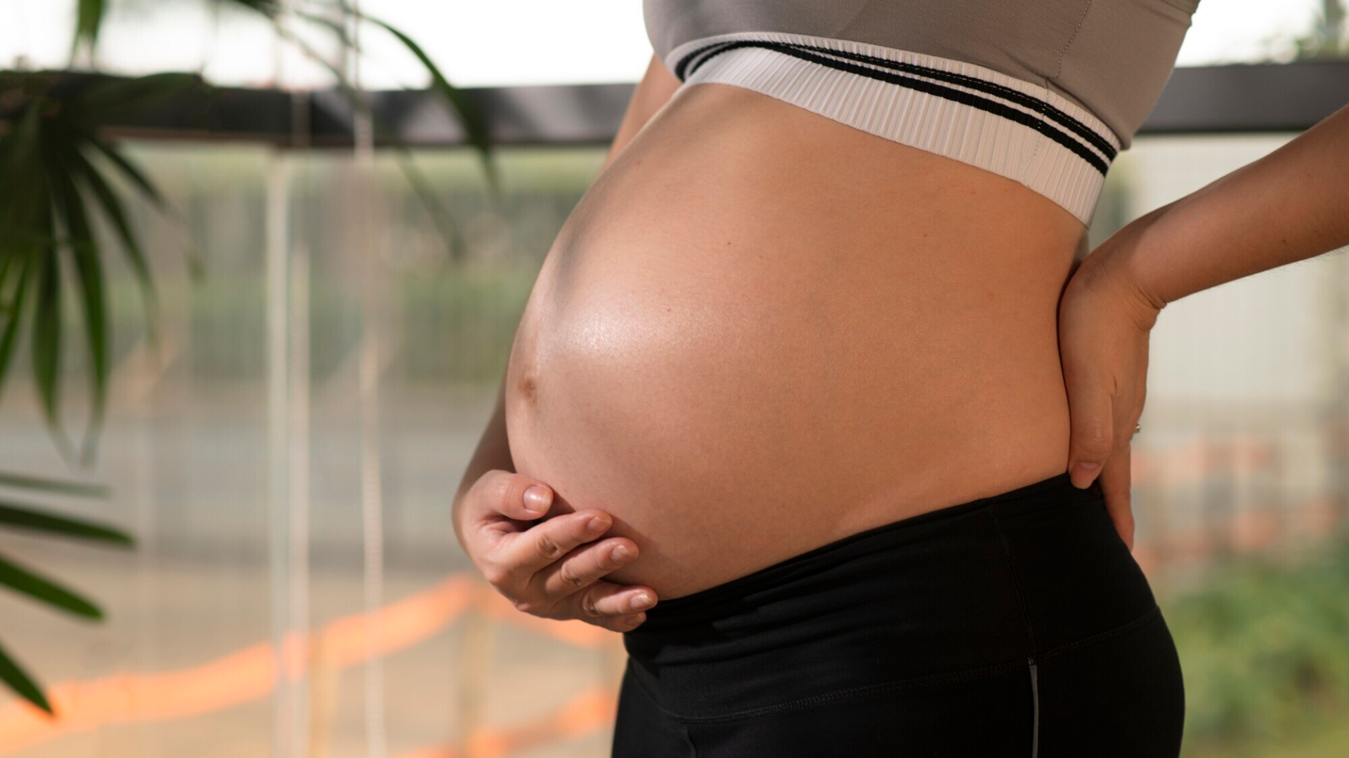 Mang đa thai khiến cổ tử cung chịu áp lực lớn hơn, ảnh hưởng đến chiều dài cổ tử cung