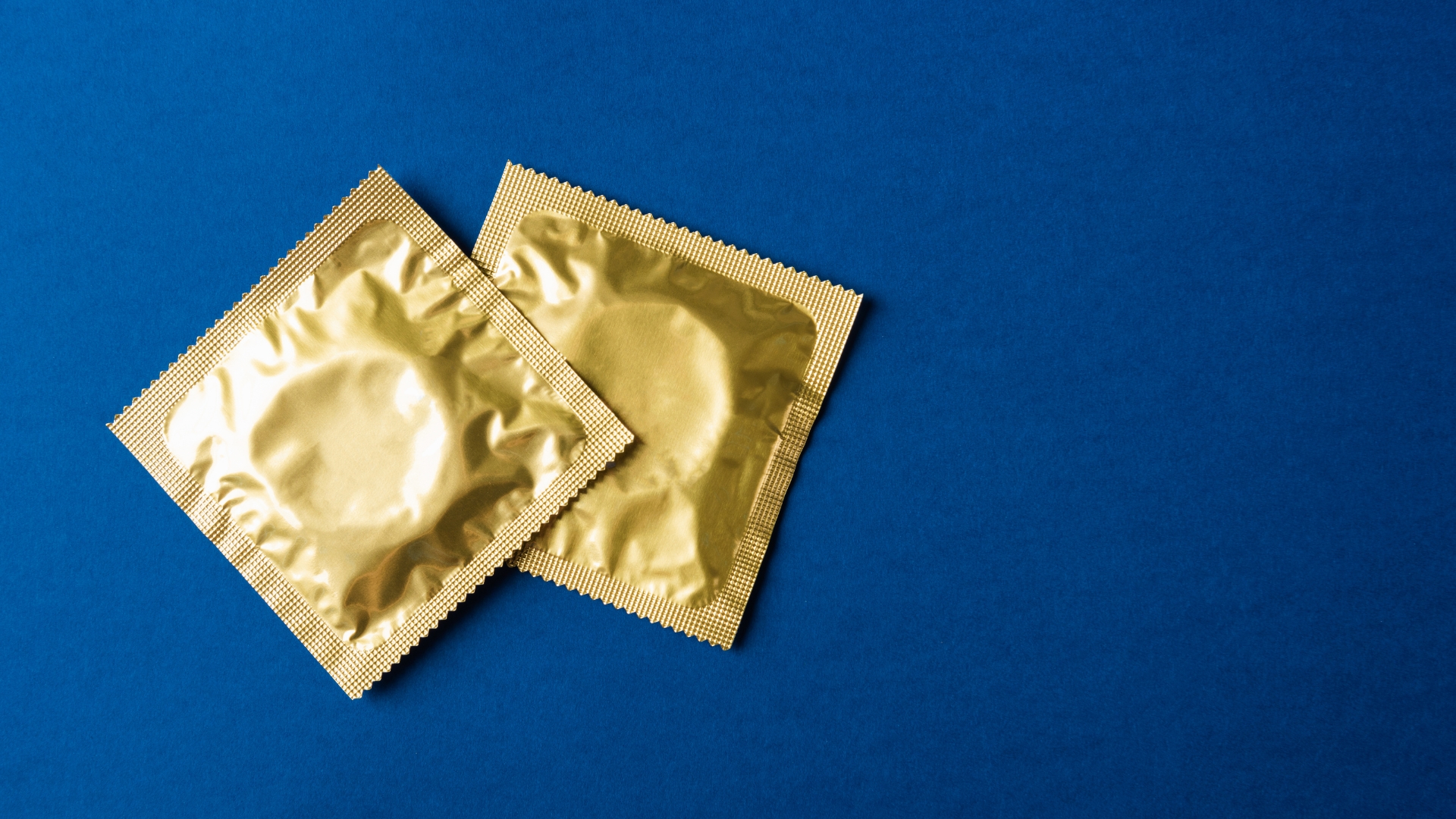 Sử dụng bao cao su và quan hệ tình dục an toàn là phương pháp tốt nhất để phòng ngừa nhiễm Chlamydia trachomatis