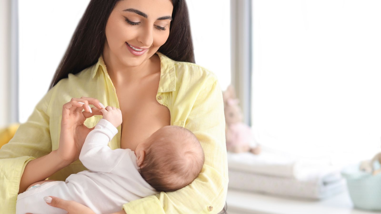 Ngoài uống panadol, mẹ có thể thử các cách hạ sốt tự nhiên khi còn phải cho con bú