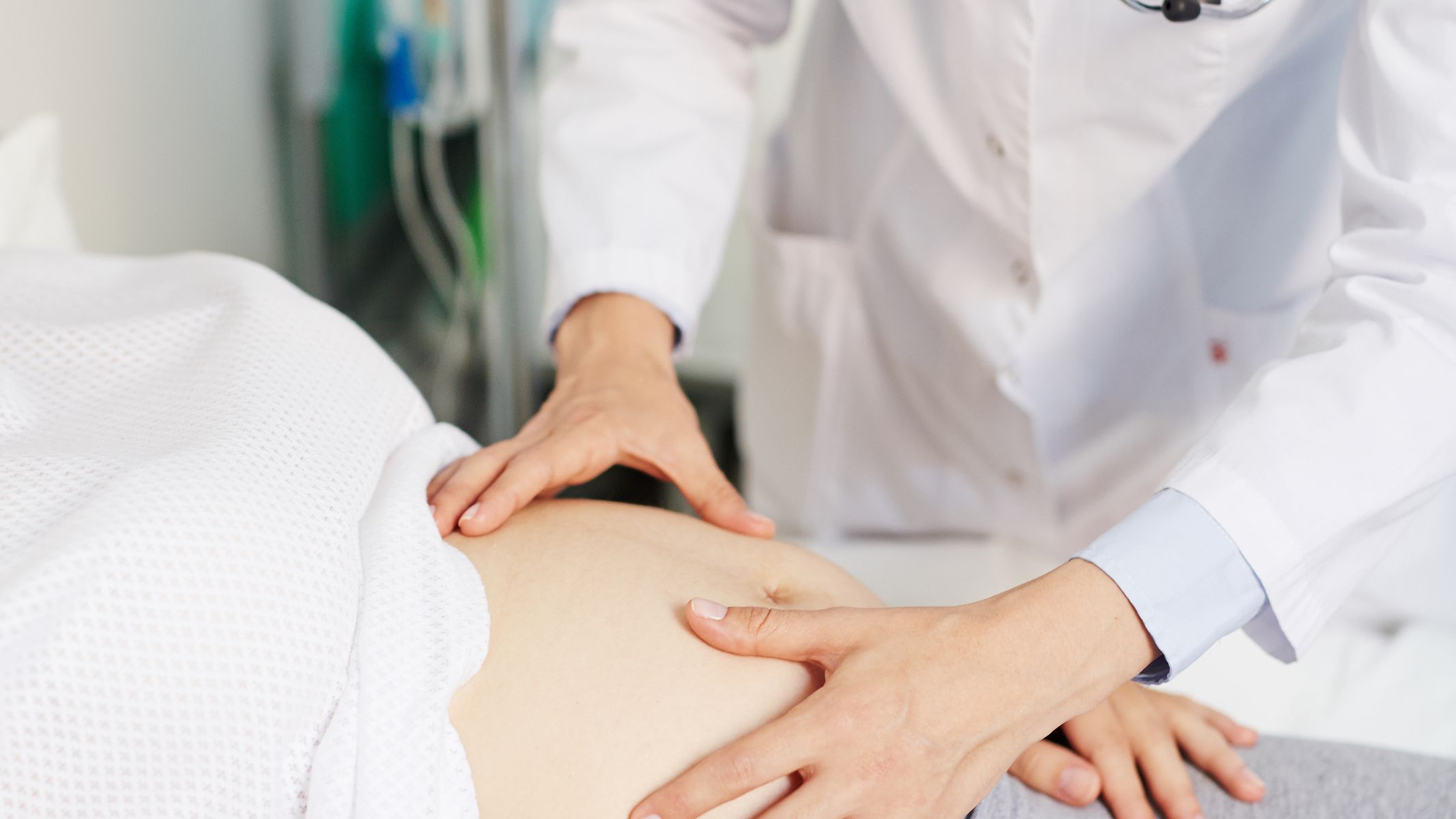 Mẹ bầu sẽ được khuyến nghị chọc ối khi kết quả sàng lọc trước sinh cho thấy nguy cơ cao mắc các rối loạn nhiễm sắc thể