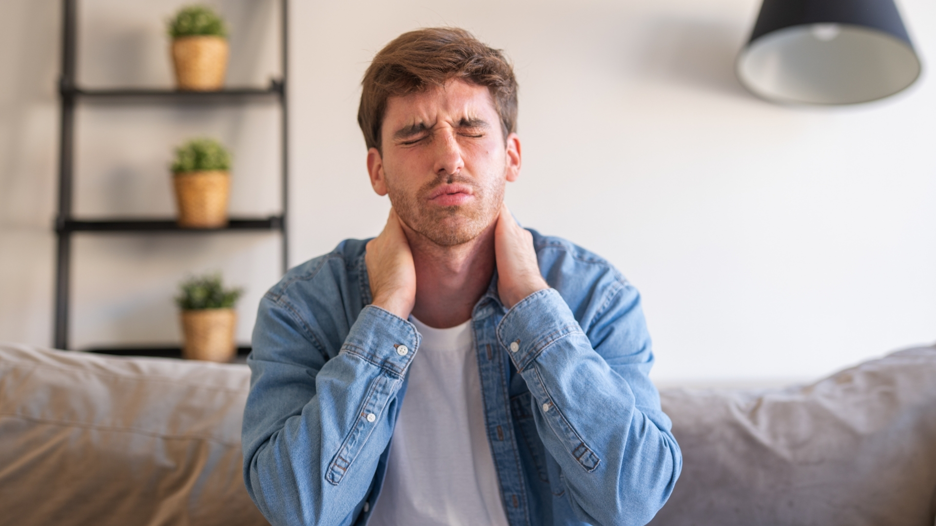 Một số trường hợp ghi nhận các triệu chứng như đau đầu, đau lưng, đau răng hoặc chuột rút