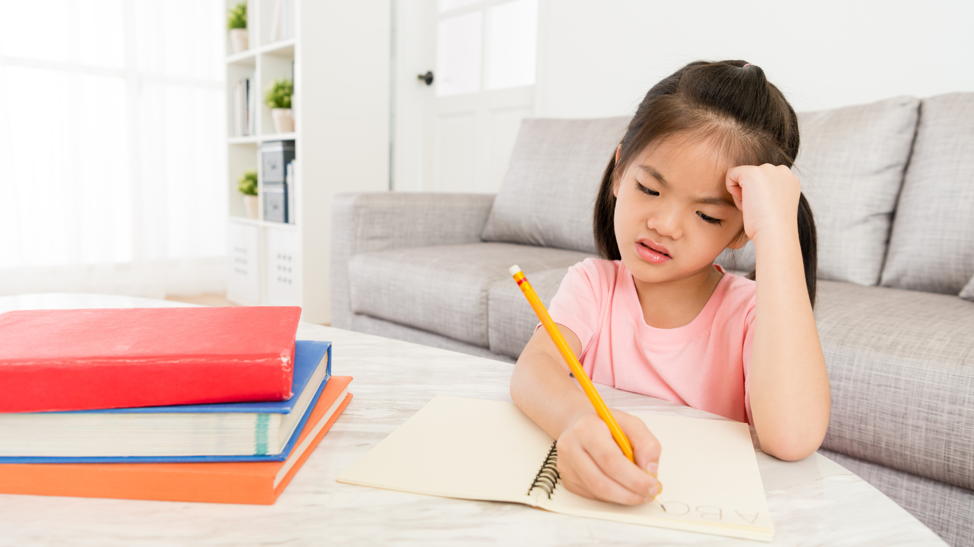 Chứng khó viết là một rối loạn học tập ảnh hưởng trực tiếp đến khả năng diễn đạt bằng chữ viết