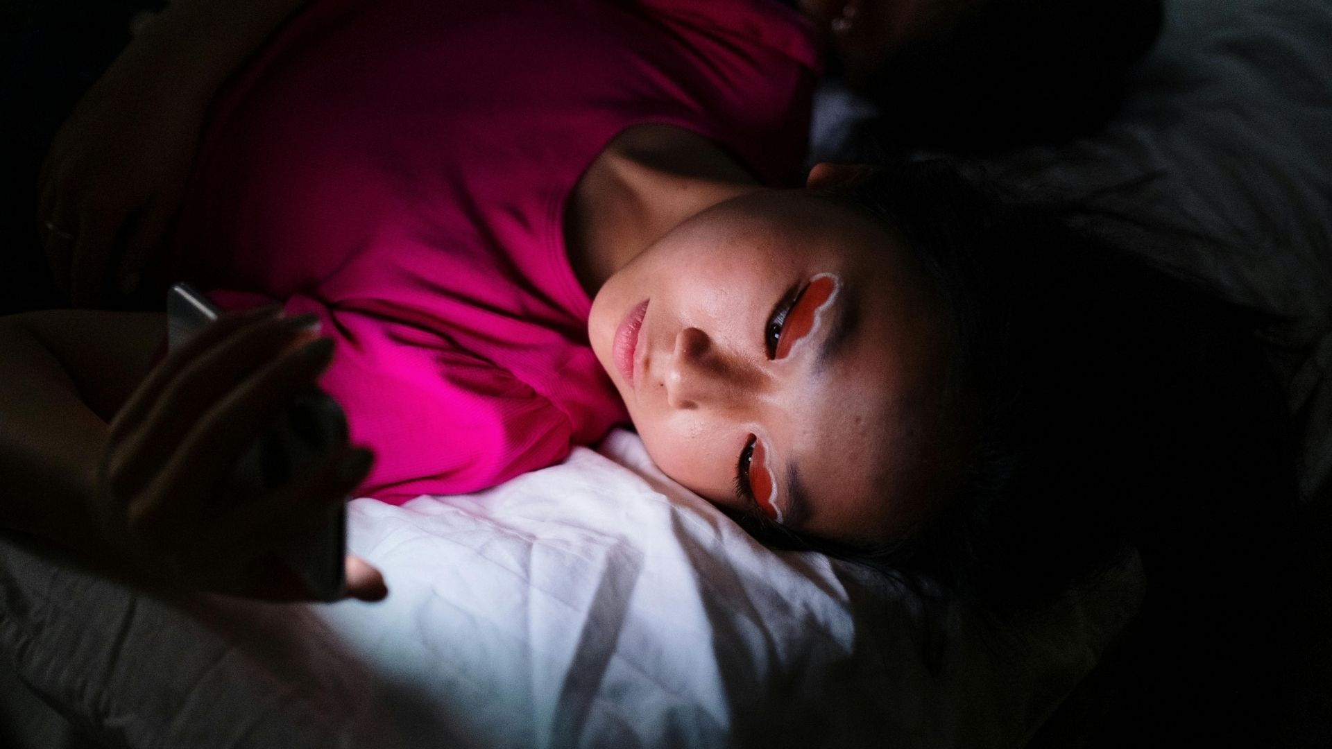 Tránh thức khuya giúp người bệnh dễ đi vào giấc ngủ hơn
