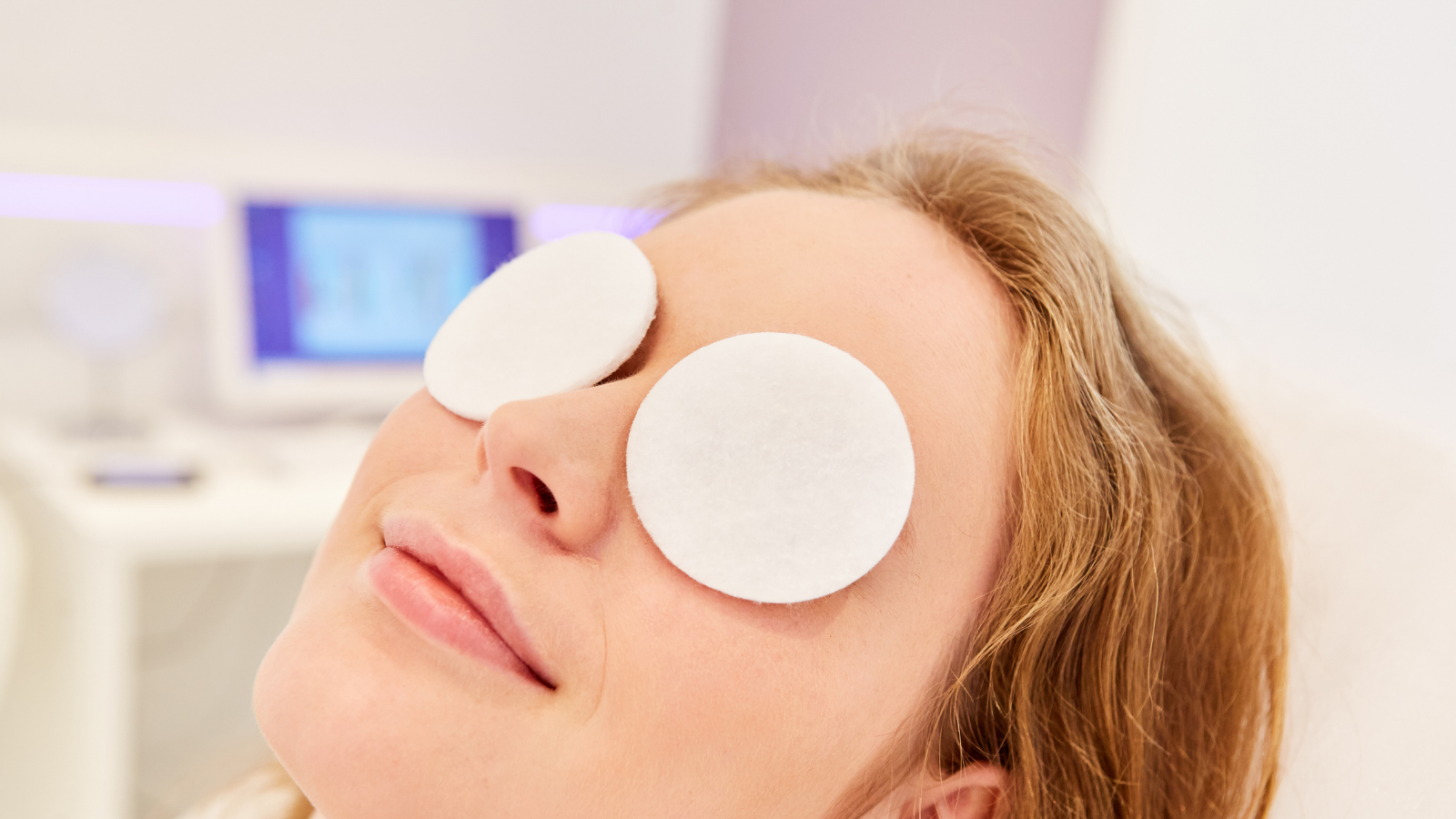 Chườm nóng mắt có tác dụng gì? - Phương pháp đơn giản giúp cải thiện khô mắt