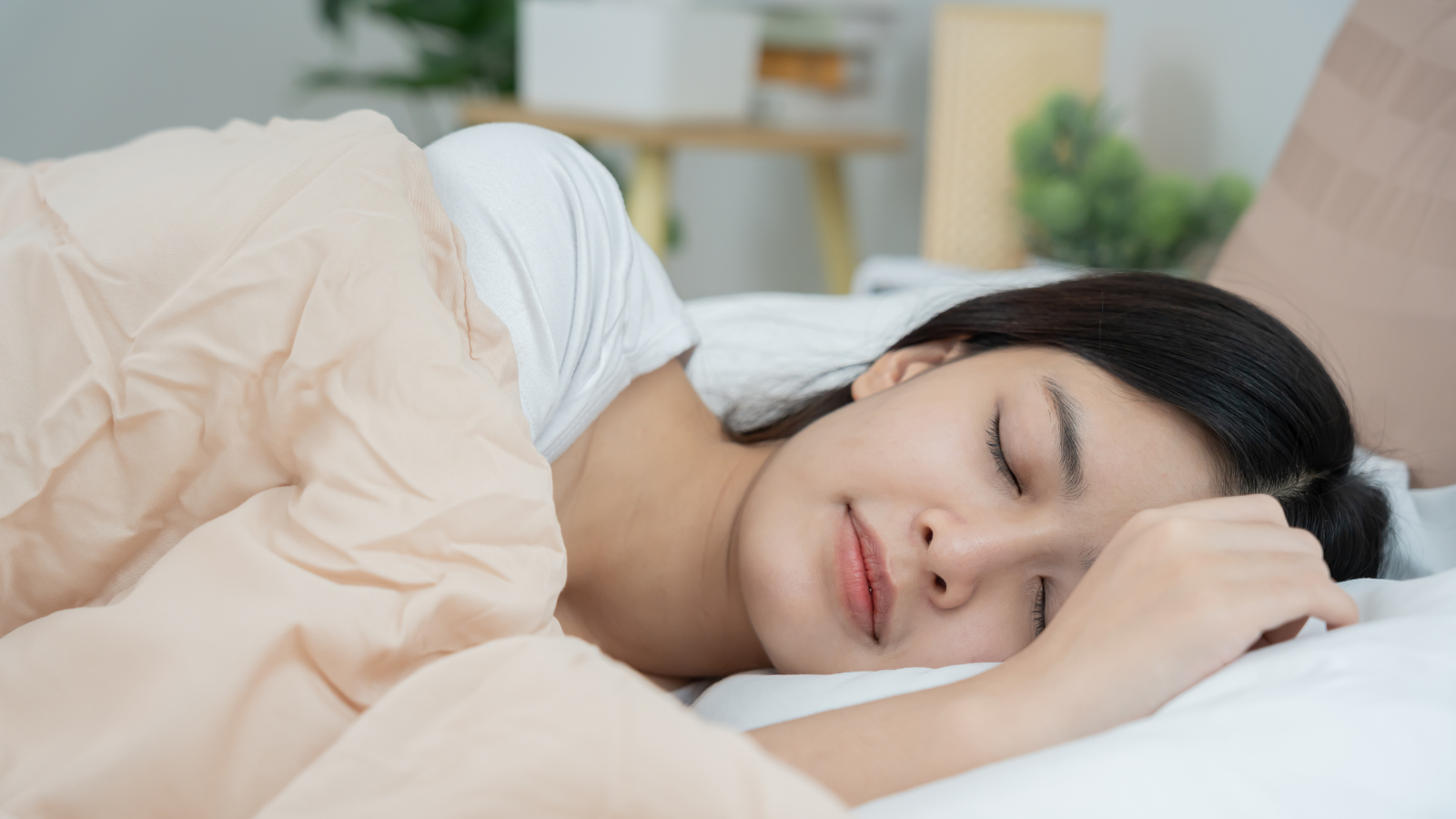 Kết hợp dinh dưỡng lành mạnh và nghỉ ngơi hợp lý giúp đôi mắt khỏe mạnh, sáng rõ