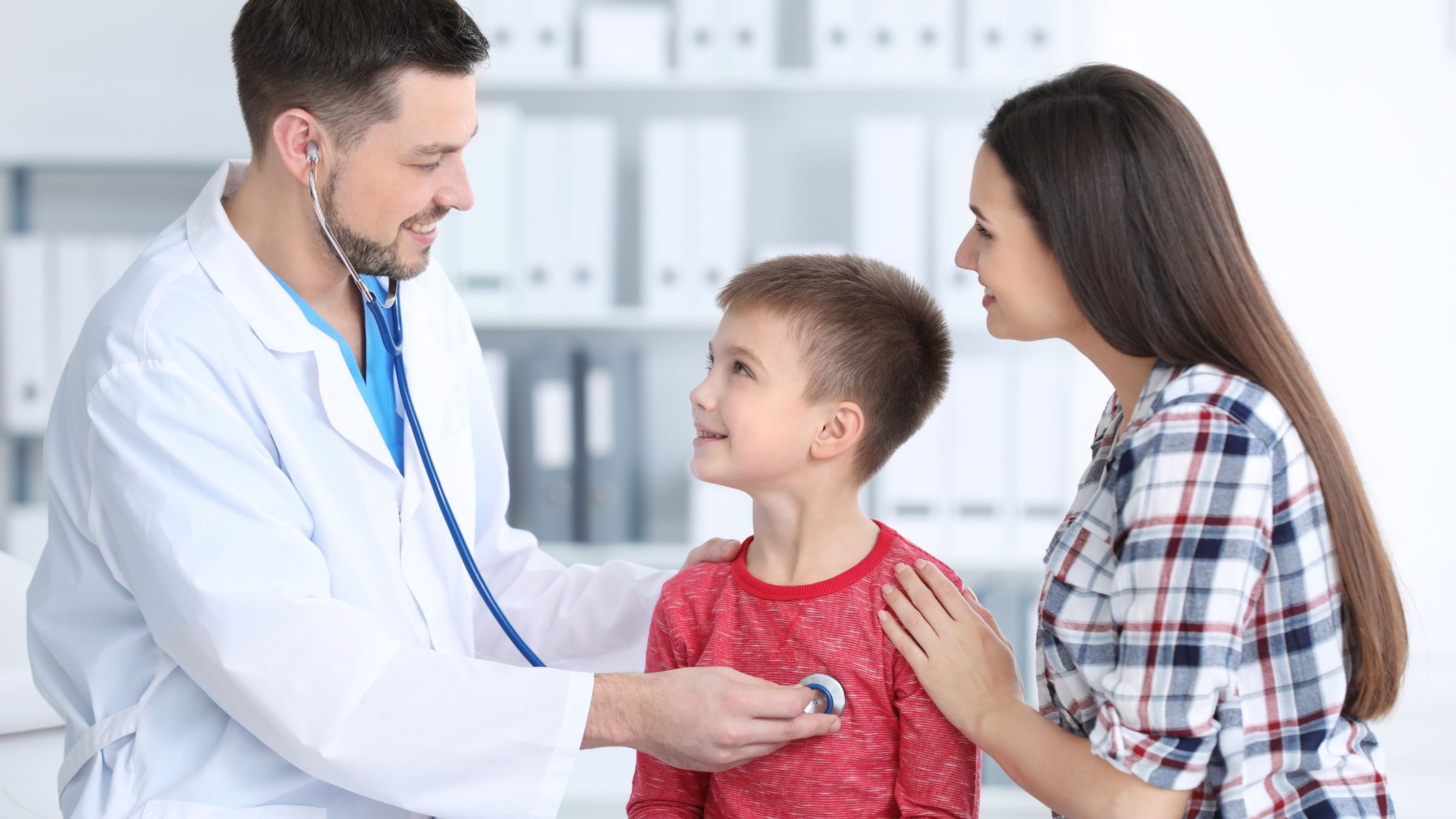 Cha mẹ cần thông báo cho bác sĩ đầy đủ về tiền sử dị ứng của trẻ