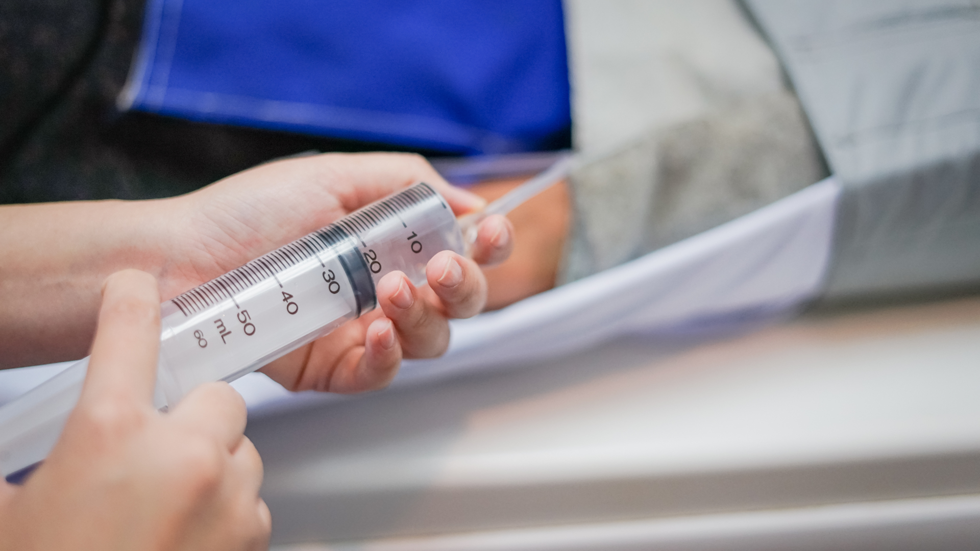 Chụp CT tiêm thuốc cản quang là kỹ thuật chẩn đoán hình ảnh với thuốc cản quang tiêm tĩnh mạch