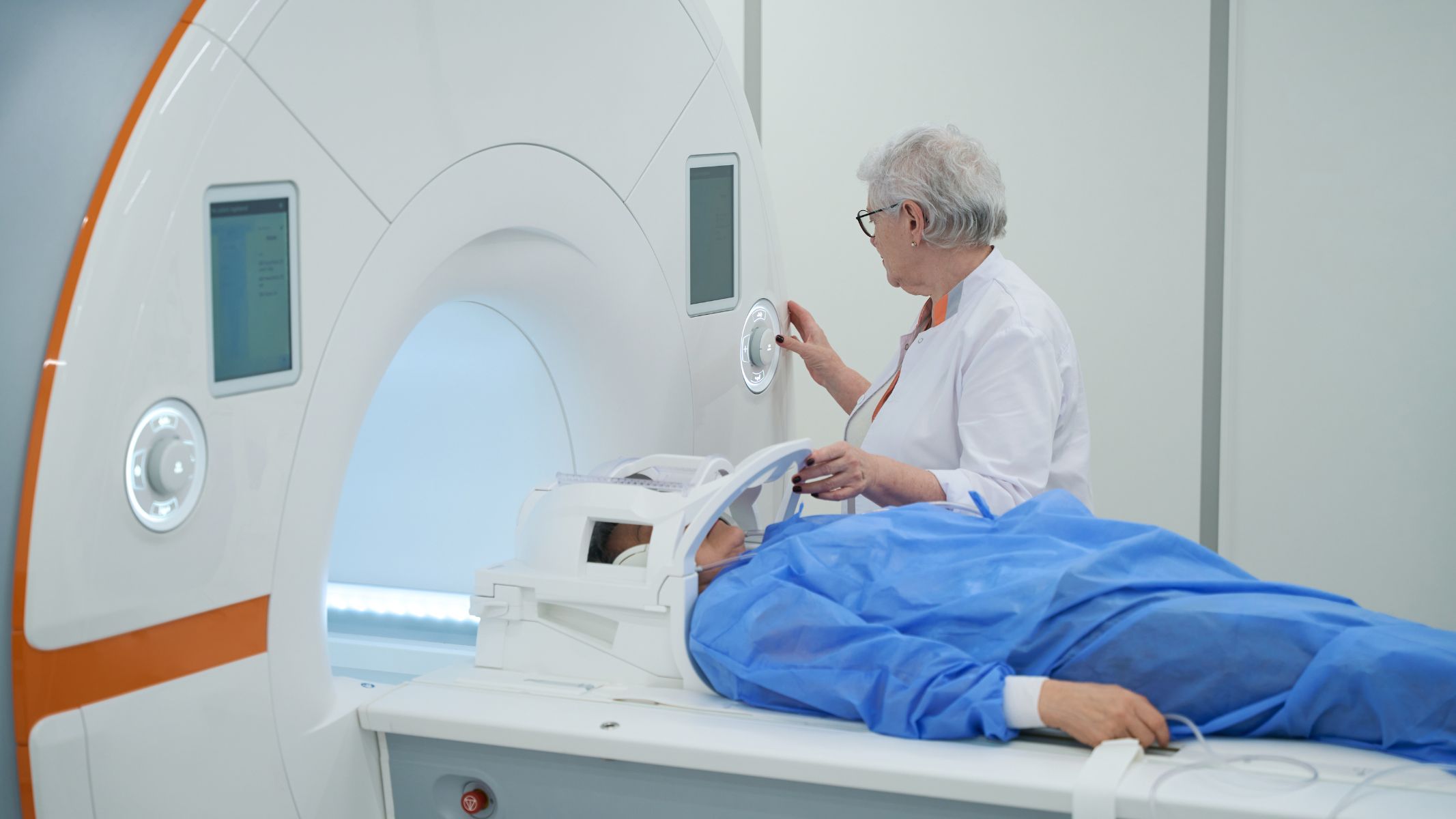Có rất nhiều yếu tố có thể tác động trực tiếp đến thời gian chụp MRI
