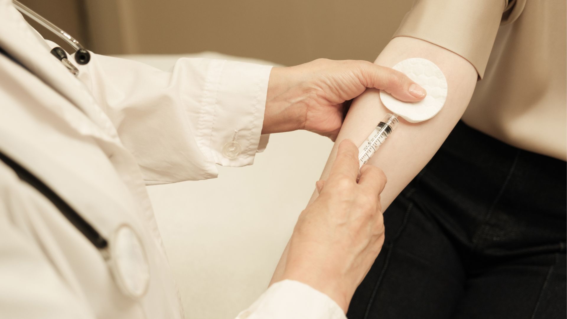 Việc tiêm thuốc cản quang khi chụp MRI phụ thuộc vào nhiều yếu tố