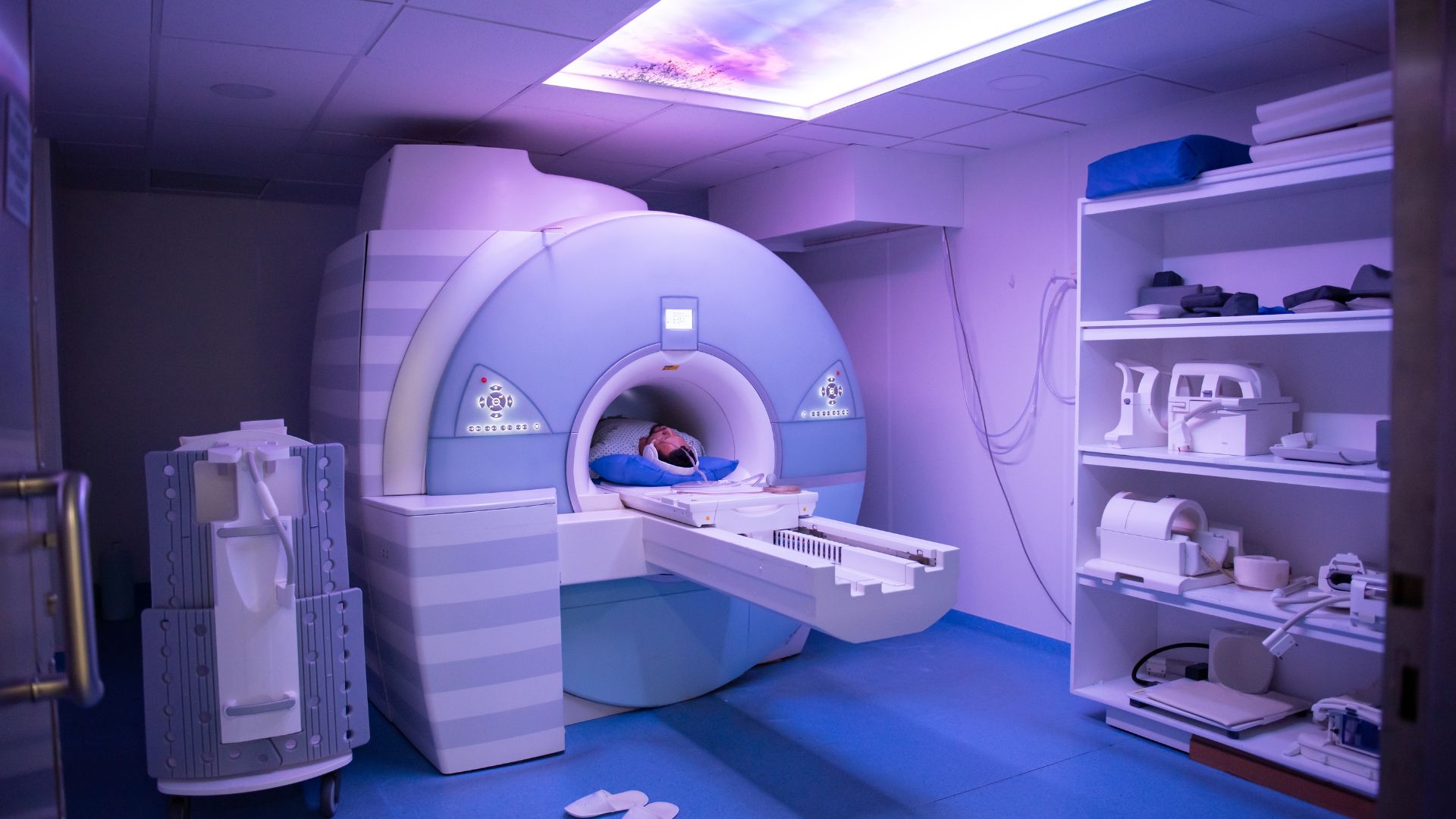 Chụp MRI cột sống giúp phát hiện bệnh thoát vị đĩa đệm