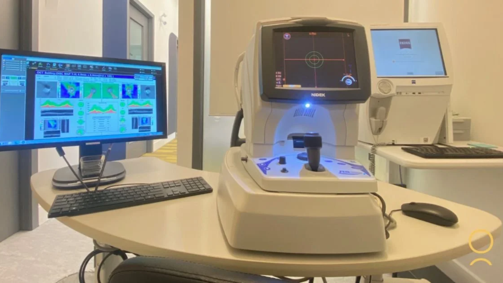 Máy OCT đời mới, độ phân giải cao, cho hình ảnh chi tiết, chi phí thường cao hơn