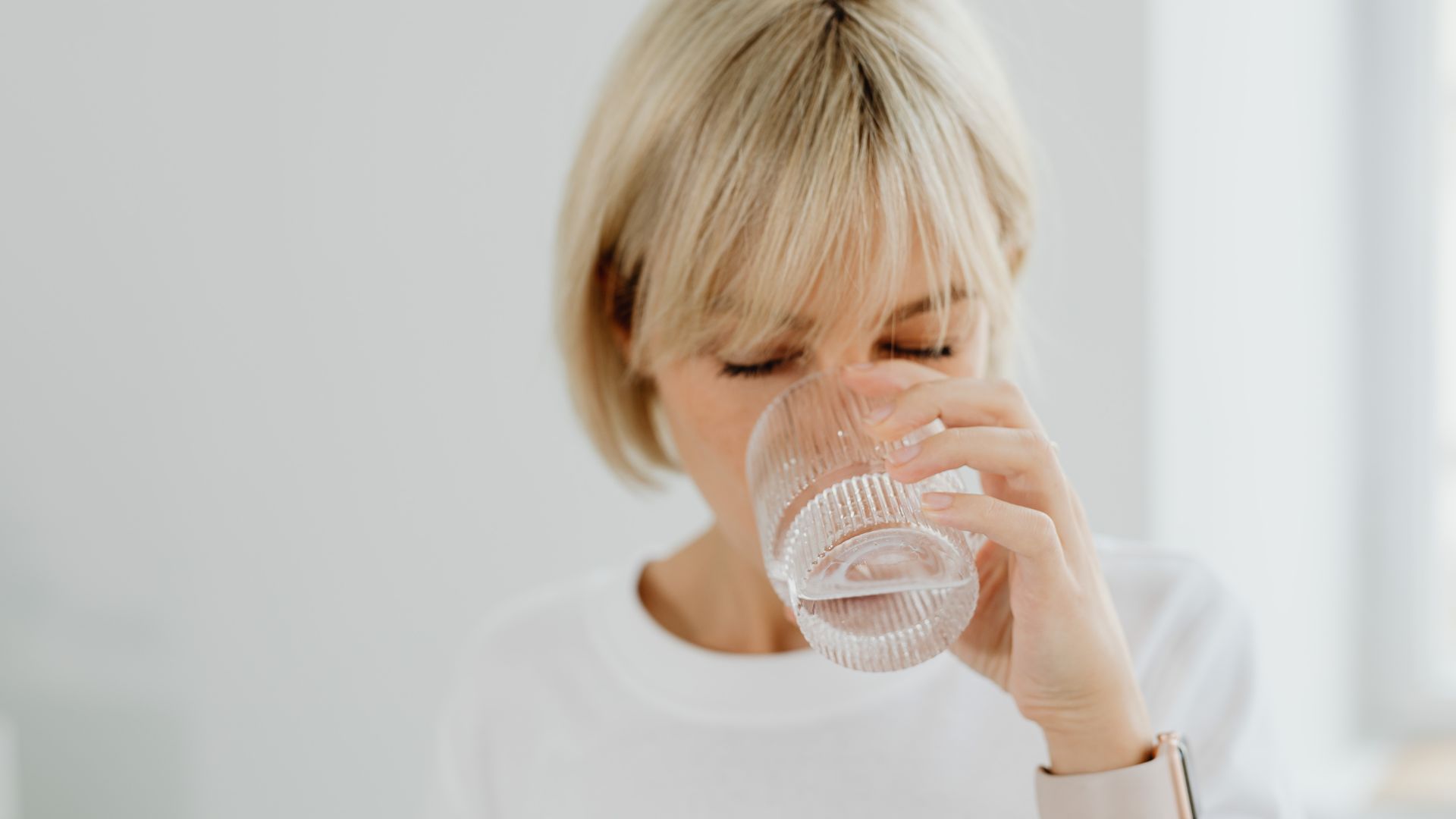 Bạn nên uống 2 - 3 lít nước sau chụp PET CT để đào thải nhanh chất phóng xạ