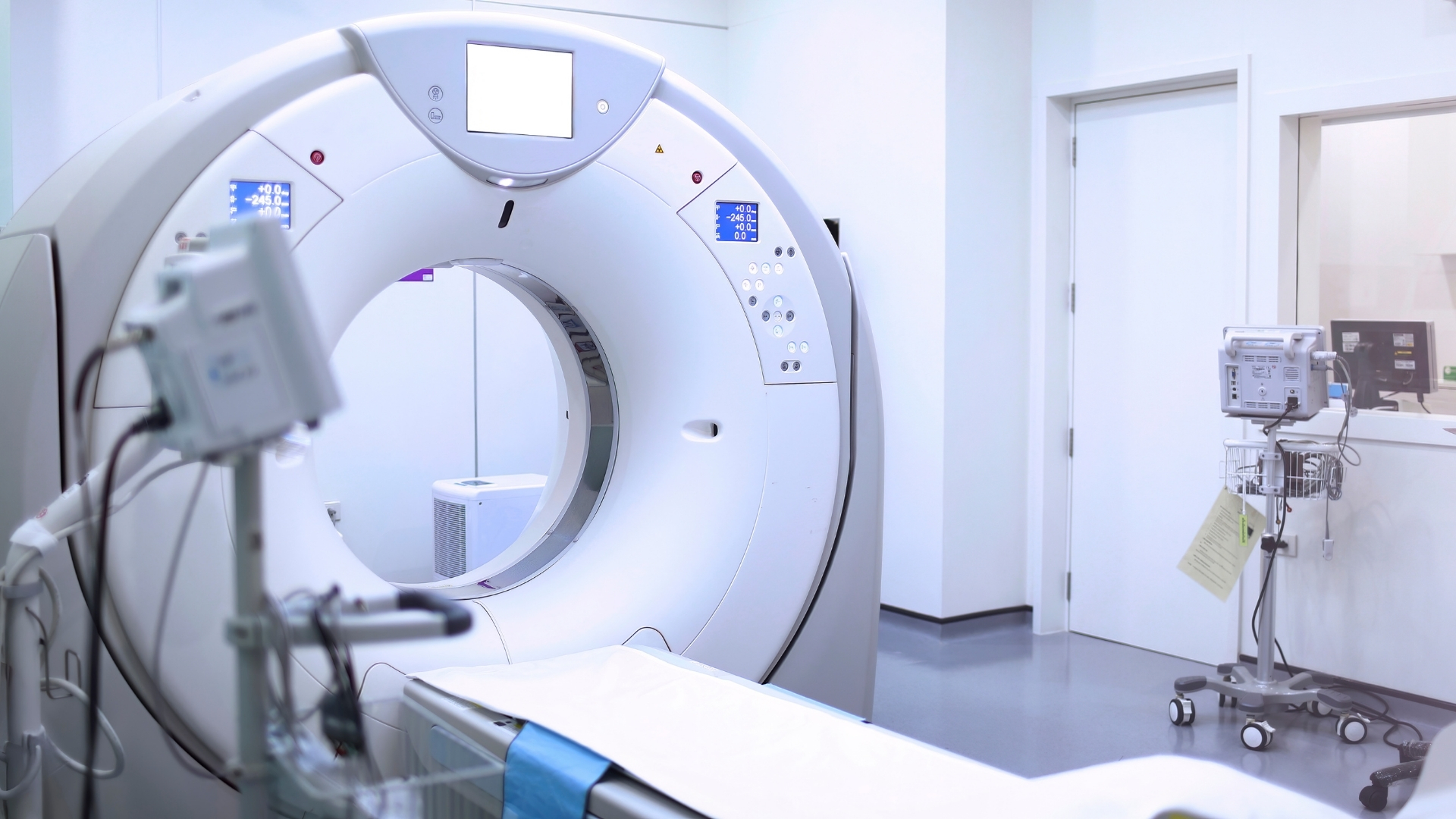 CT bụng có tiêm thuốc cản quang giúp quan sát rõ cấu trúc giải phẫu của hệ tĩnh mạch cửa và các mạch máu xung quanh