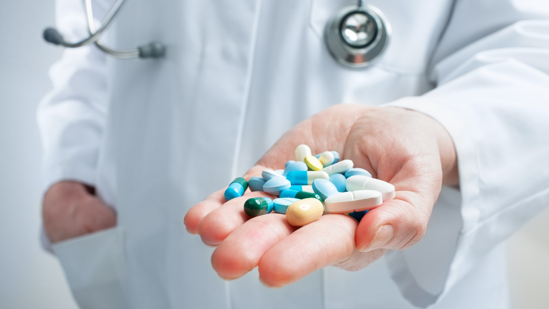 Trong trường hợp liên quan đến huyết khối, có thể cân nhắc điều trị chống đông nếu phù hợp