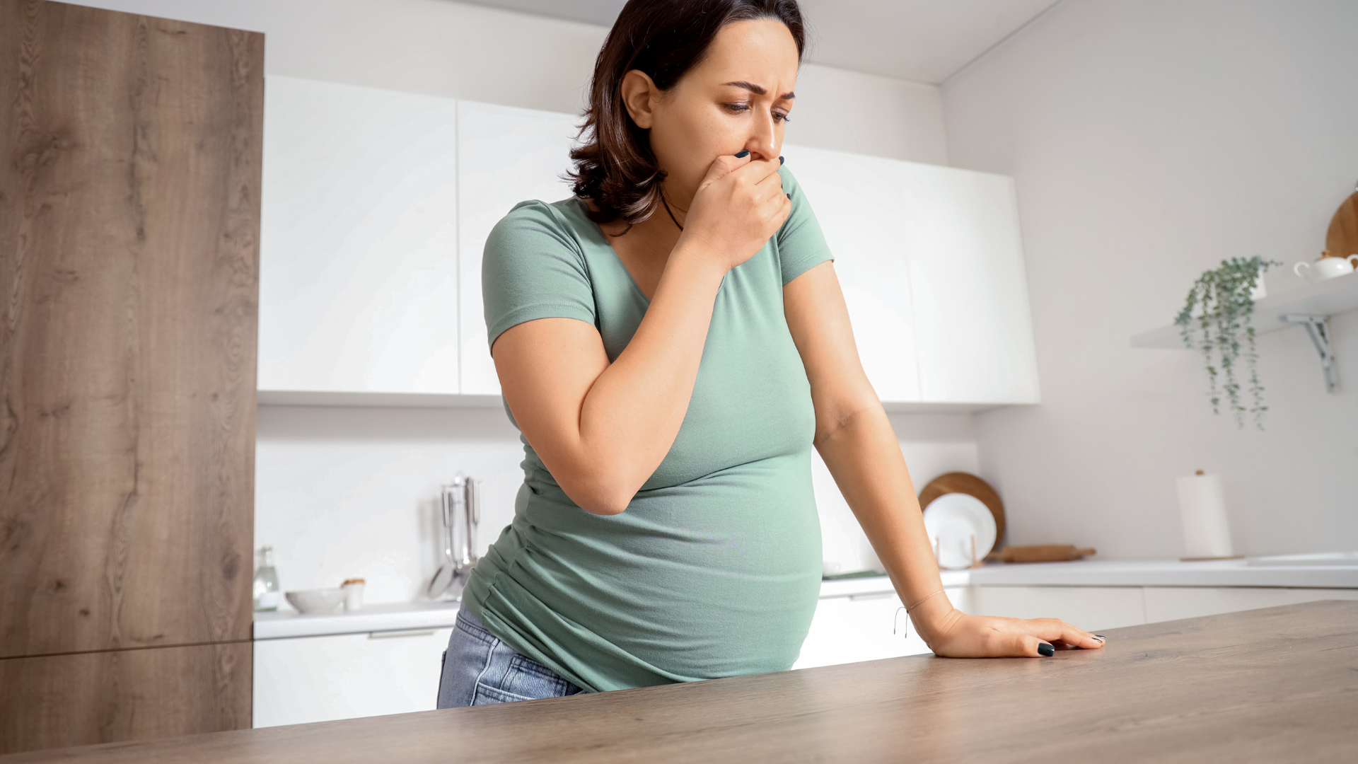 Khi có kinh nhưng vẫn buồn nôn, đừng chủ quan với sức khỏe