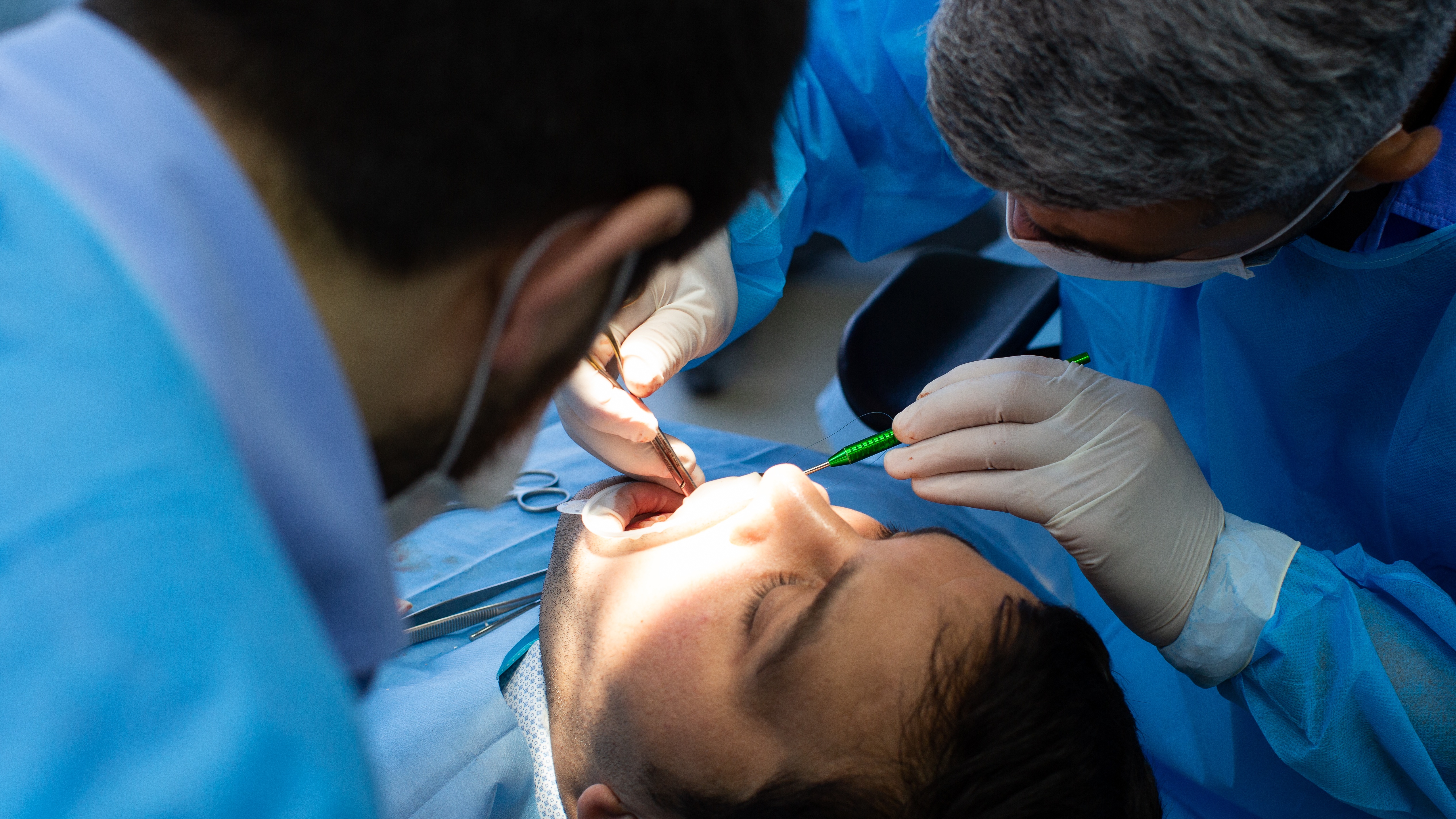 Nhiều người thắc mắc có nên cắt amidan không khi thường xuyên bị viêm họng tái phát