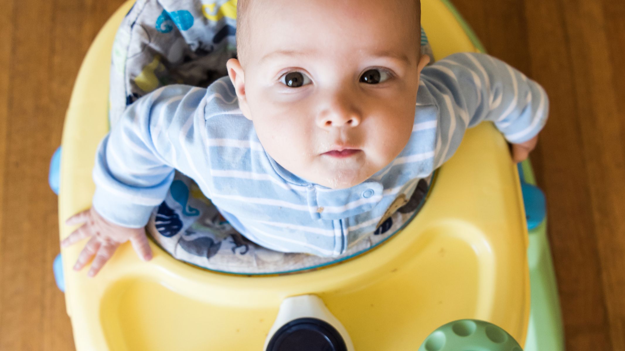 Xe tròn giúp trẻ dễ dàng tiếp cận những khu vực có thể không an toàn với trẻ