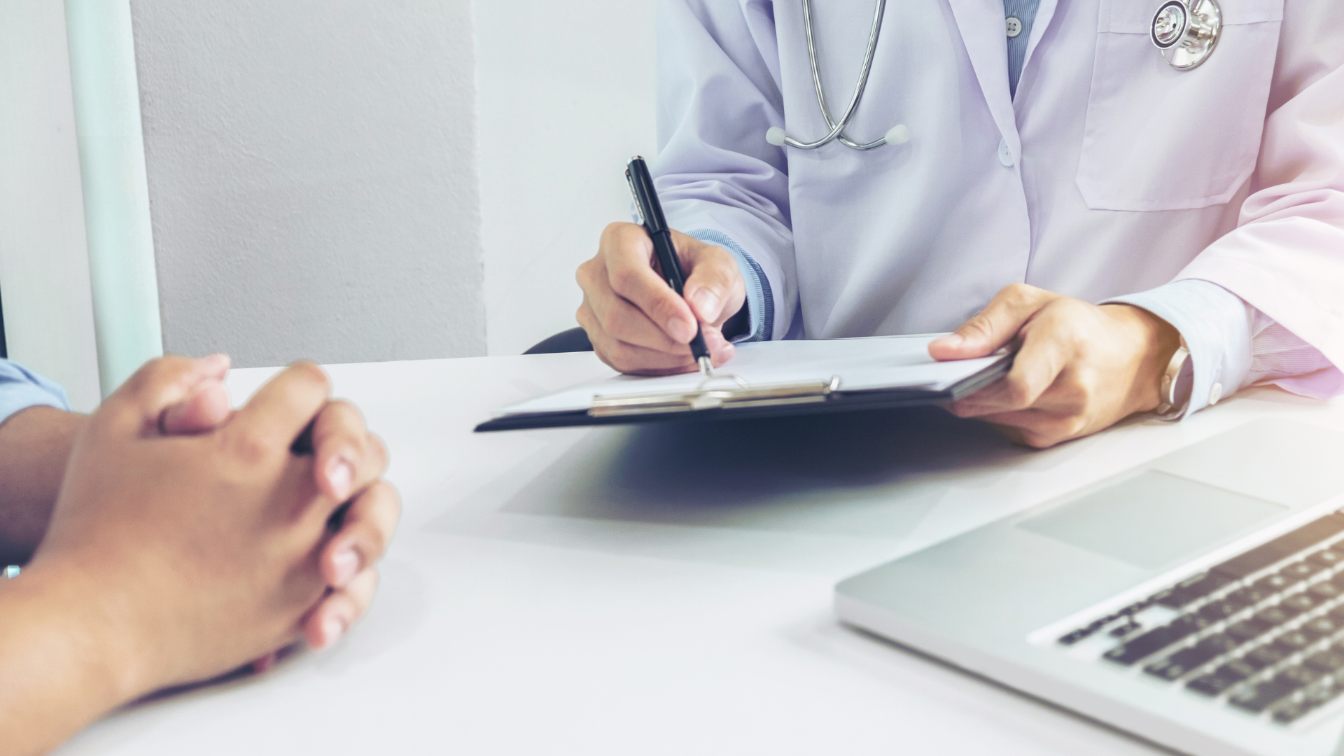 Ngay cả khi vết cắn có vẻ nhẹ, bạn vẫn nên đến cơ sở y tế để được kiểm tra và tư vấn