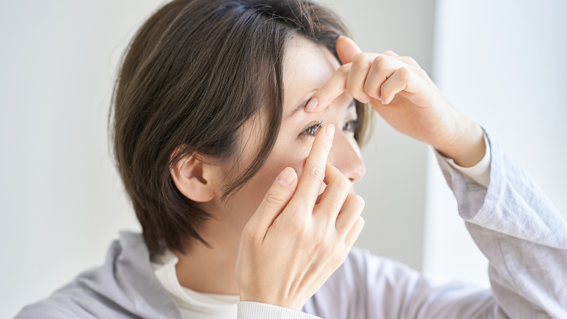 Hướng dẫn sử dụng kính áp tròng an toàn