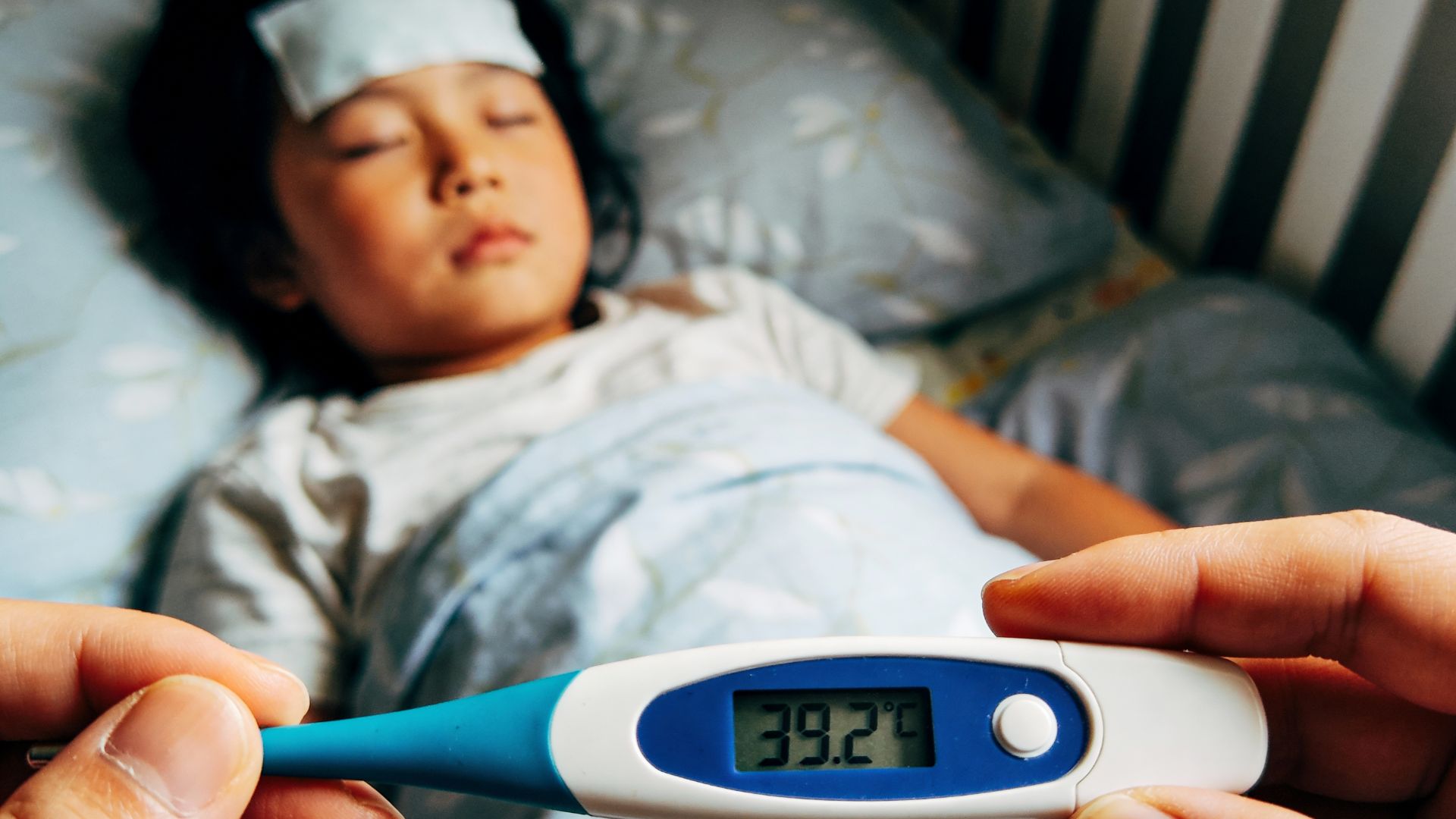 Người đang bị sốt cao nên hoãn uống vắc xin tả