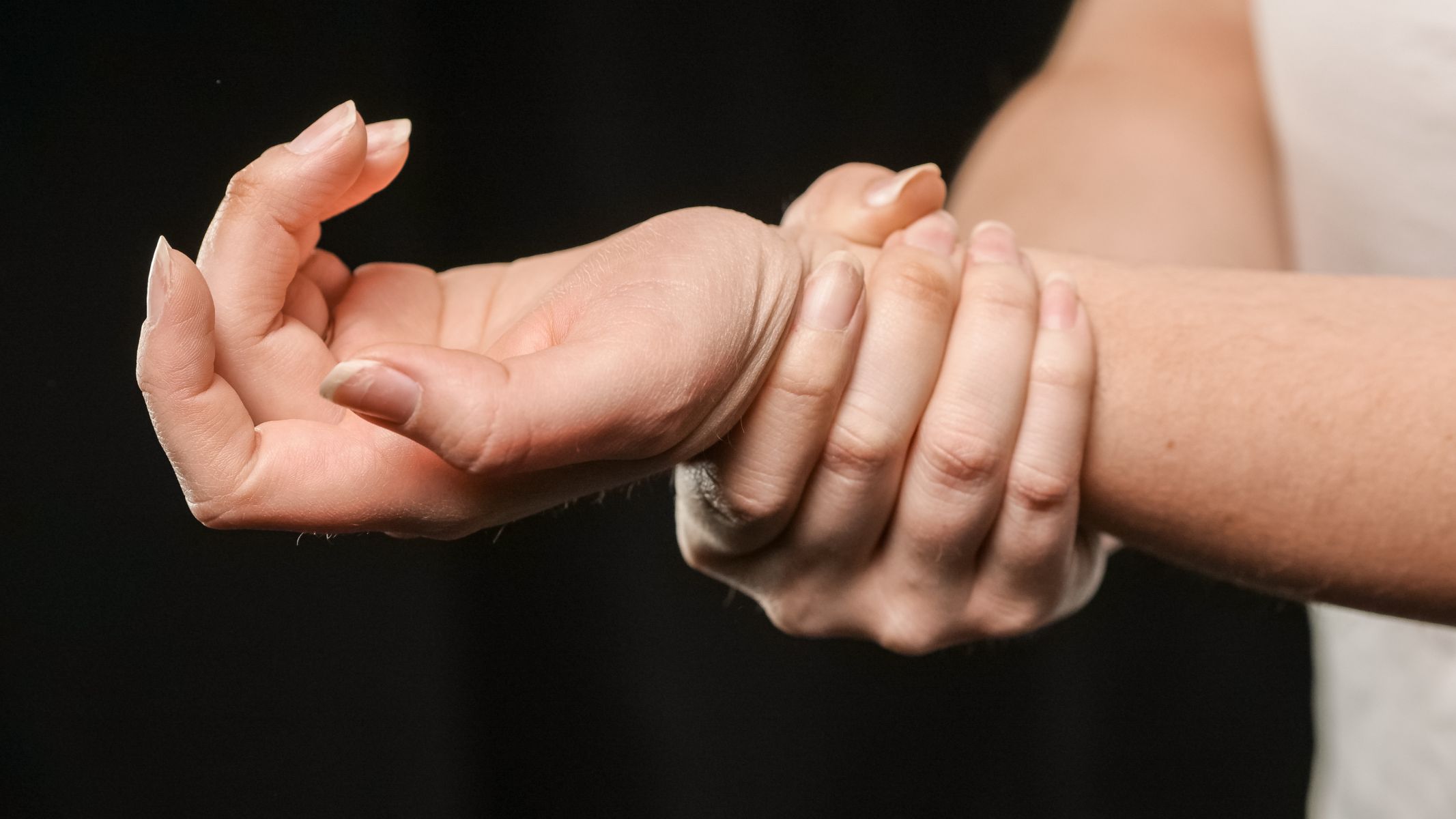 Cổ tay nhỏ có sao không? Cách làm tăng kích thước cổ tay 2