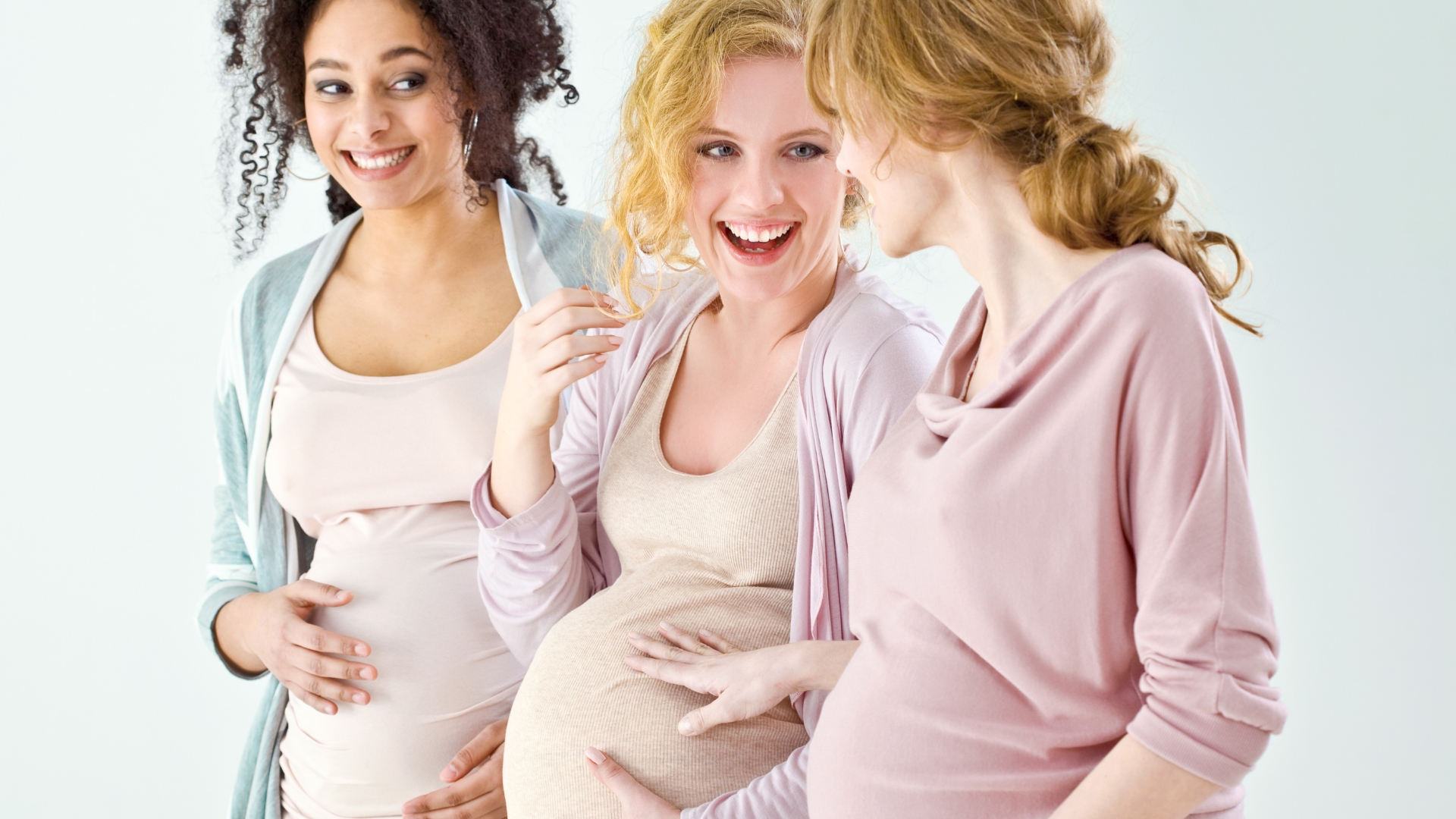 Tùy vào cơ địa và hình thể mẹ bầu mà hình dáng bụng sẽ khác nhau, không tuân theo một quy luật nhất định