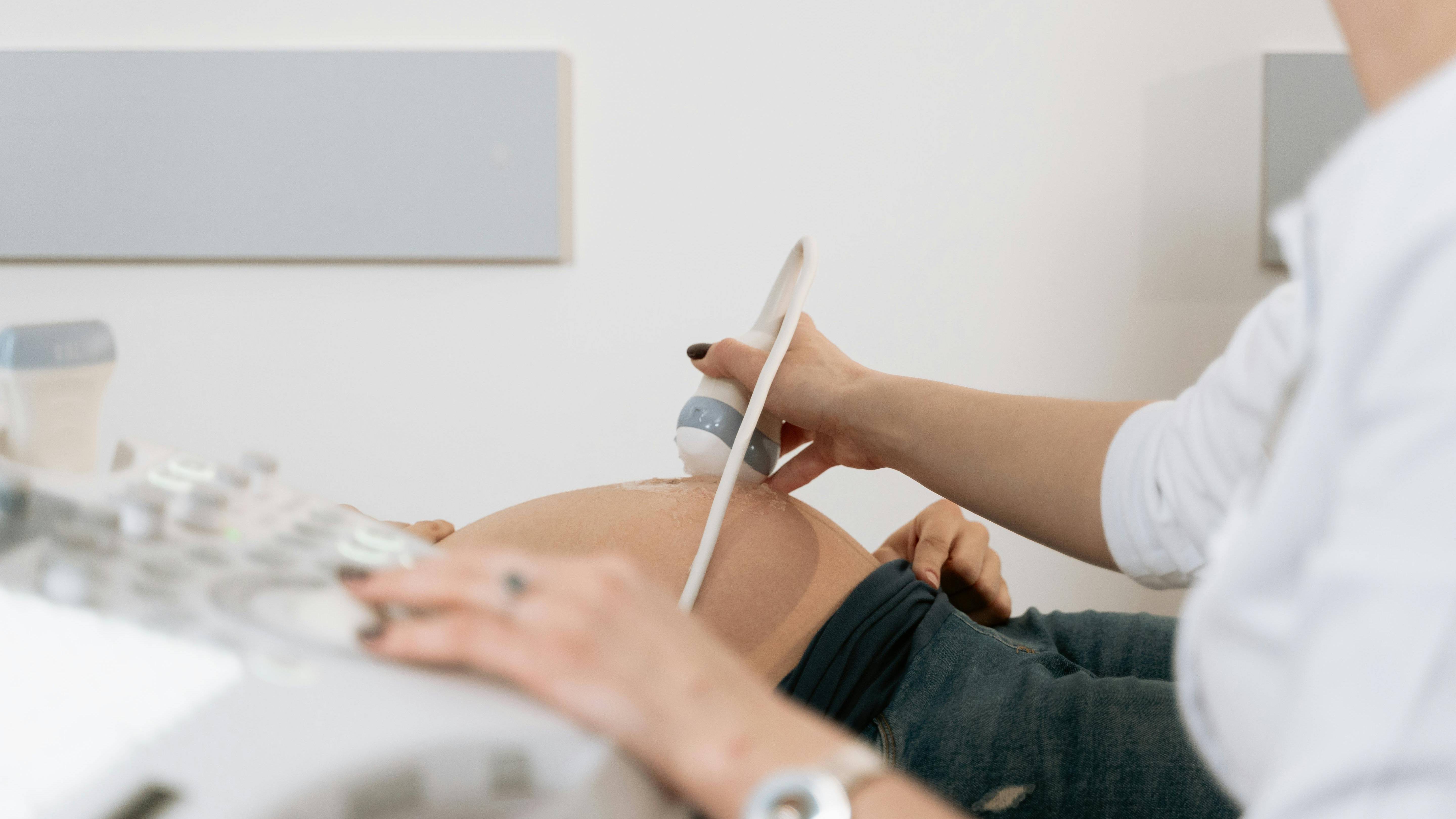 Mẹ bầu cần đến bệnh viện ngay nếu có các dấu hiệu nguy hiểm để được can thiệp y tế kịp thời