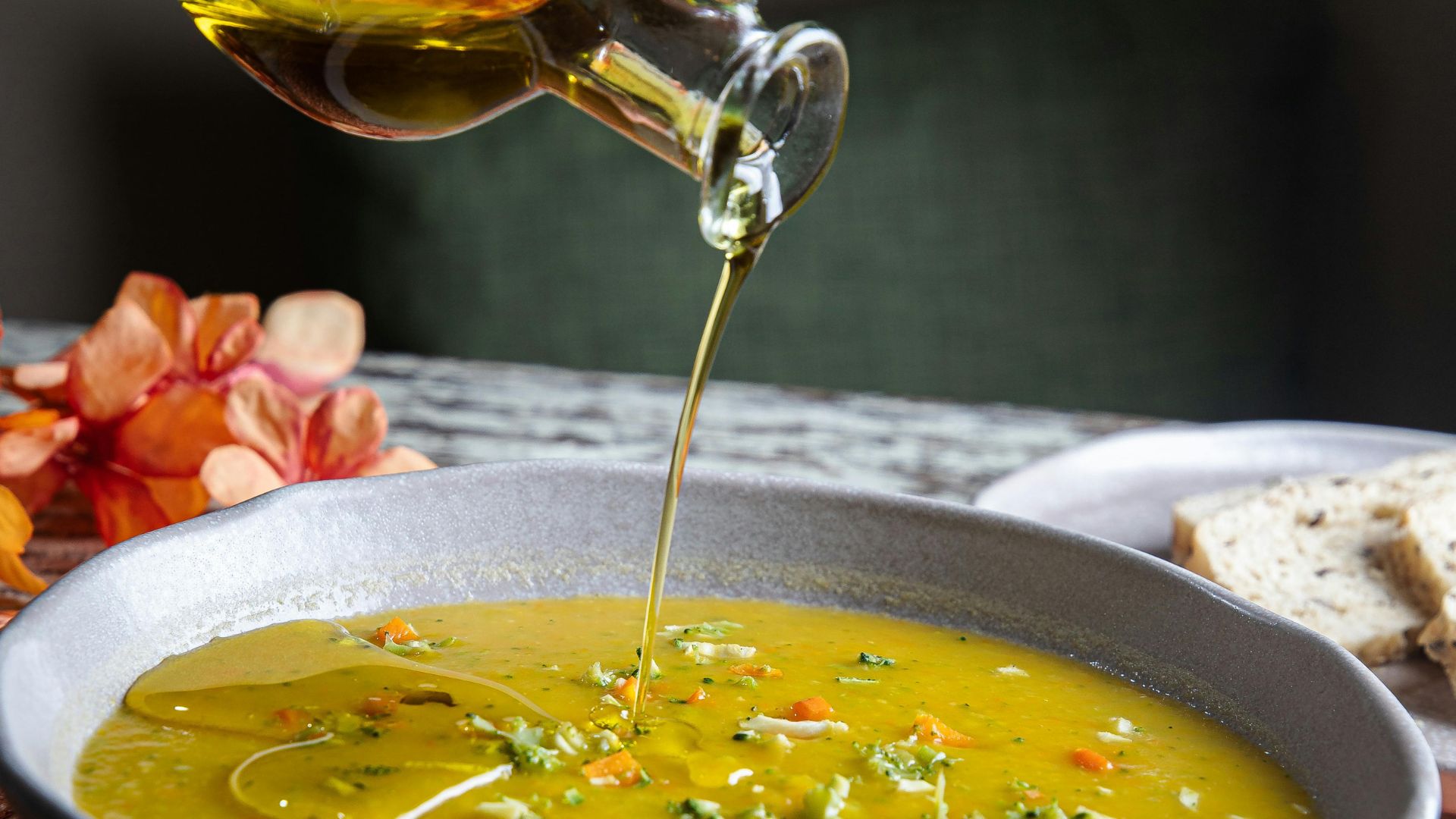 Dầu ăn dặm còn giúp tăng hương vị món ăn và giúp bé ăn ngon miệng hơn