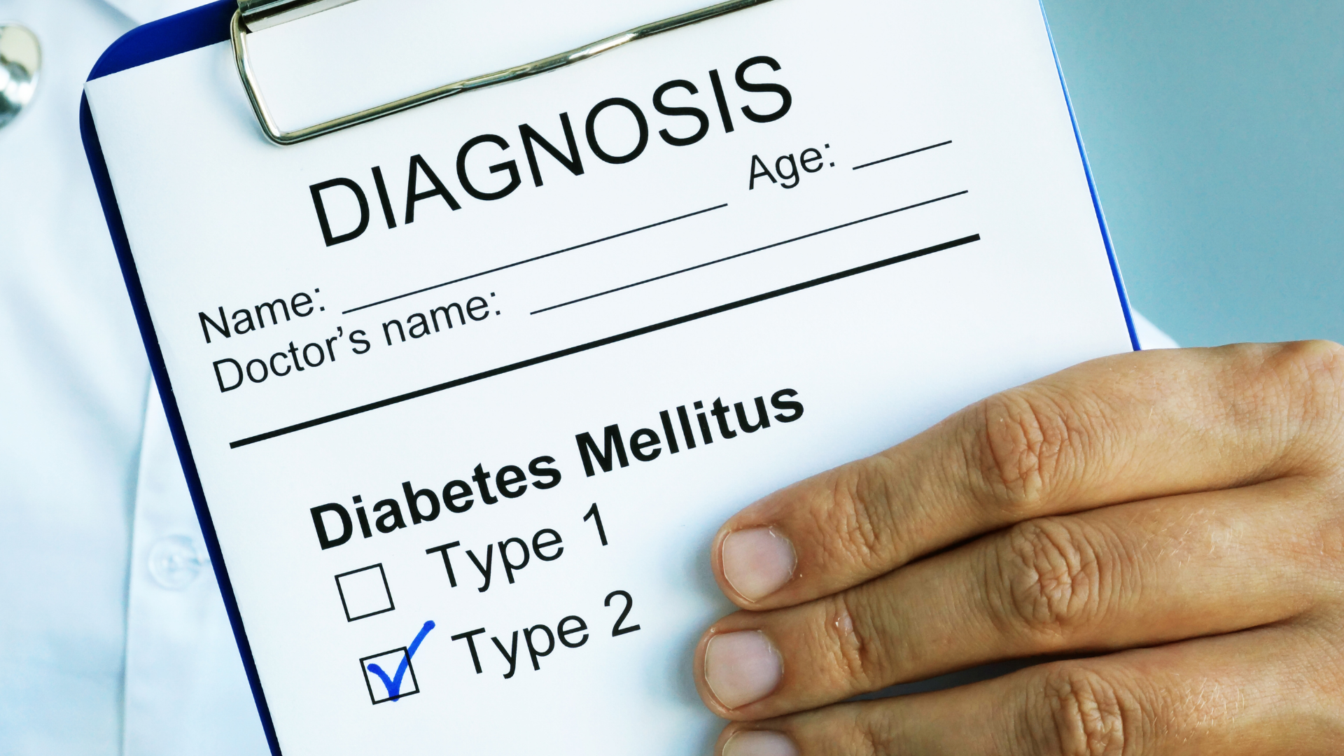 Đái tháo đường type 2 dẫn đến bệnh thận đái tháo đường, gây suy thận mạn và creatinine tăng cao