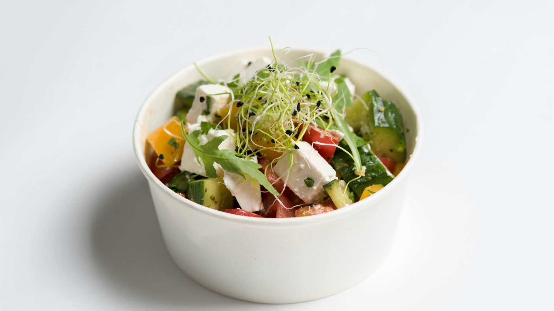 Sâm đất có thể chế biến thành salad nhờ hương vị ngọt mát, giòn dễ ăn