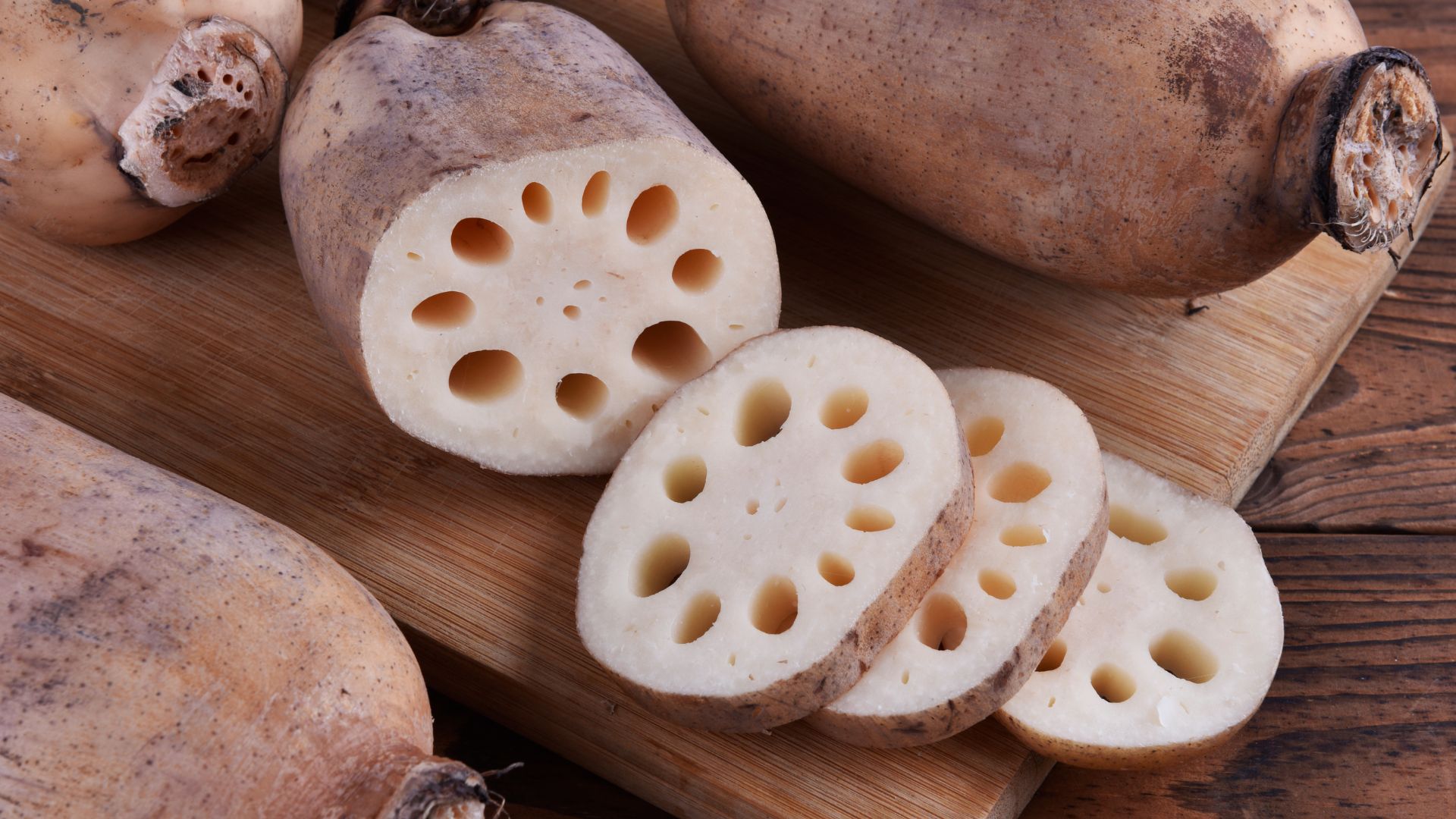 Củ sen có chứa vitamin, khoáng chất và hợp chất sinh học quan trọng có lợi cho cơ thể