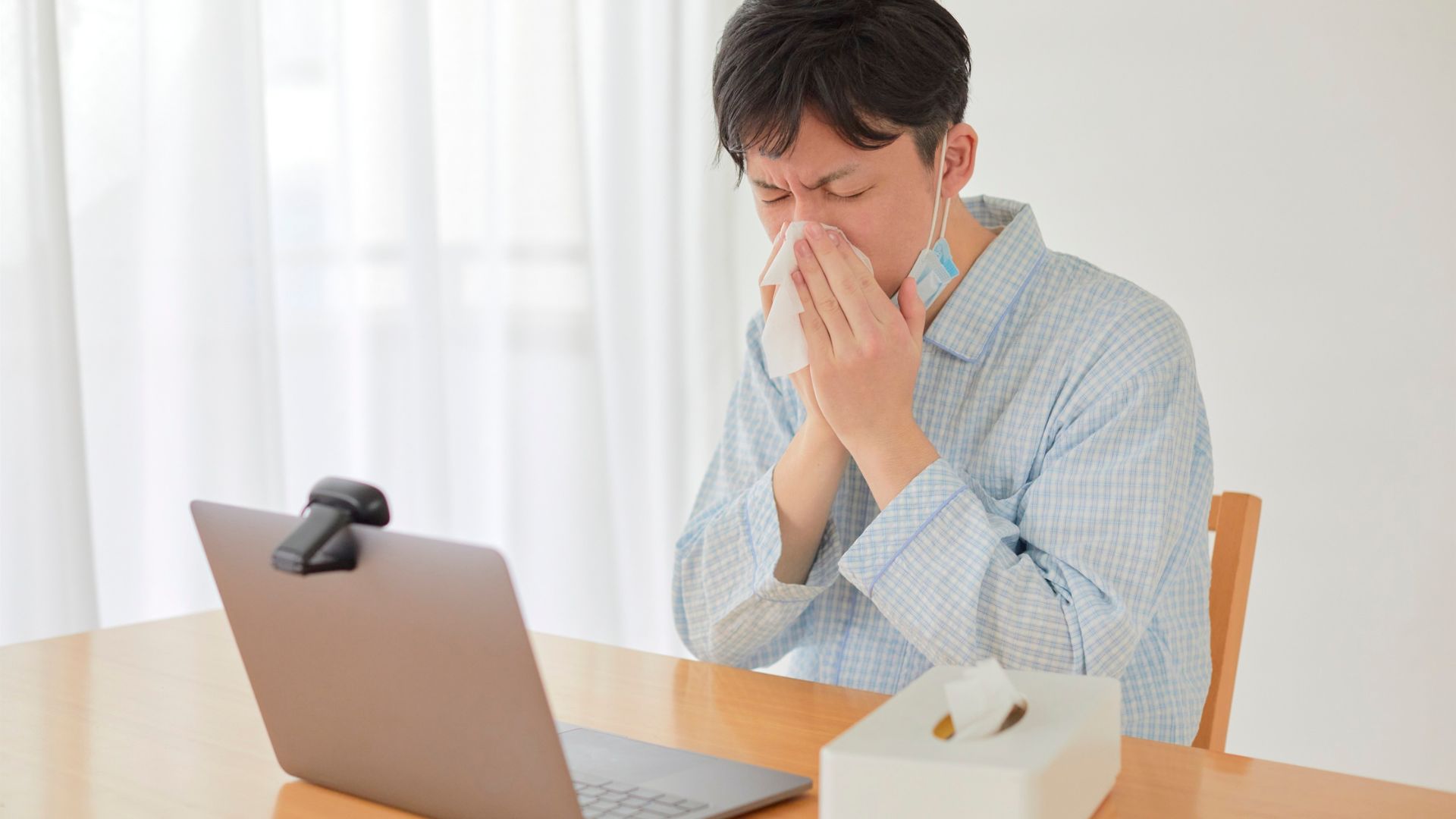 Khi tiếp xúc với giọt bắn từ người bệnh thì có khả năng bạn dễ bị lây nhiễm cúm A