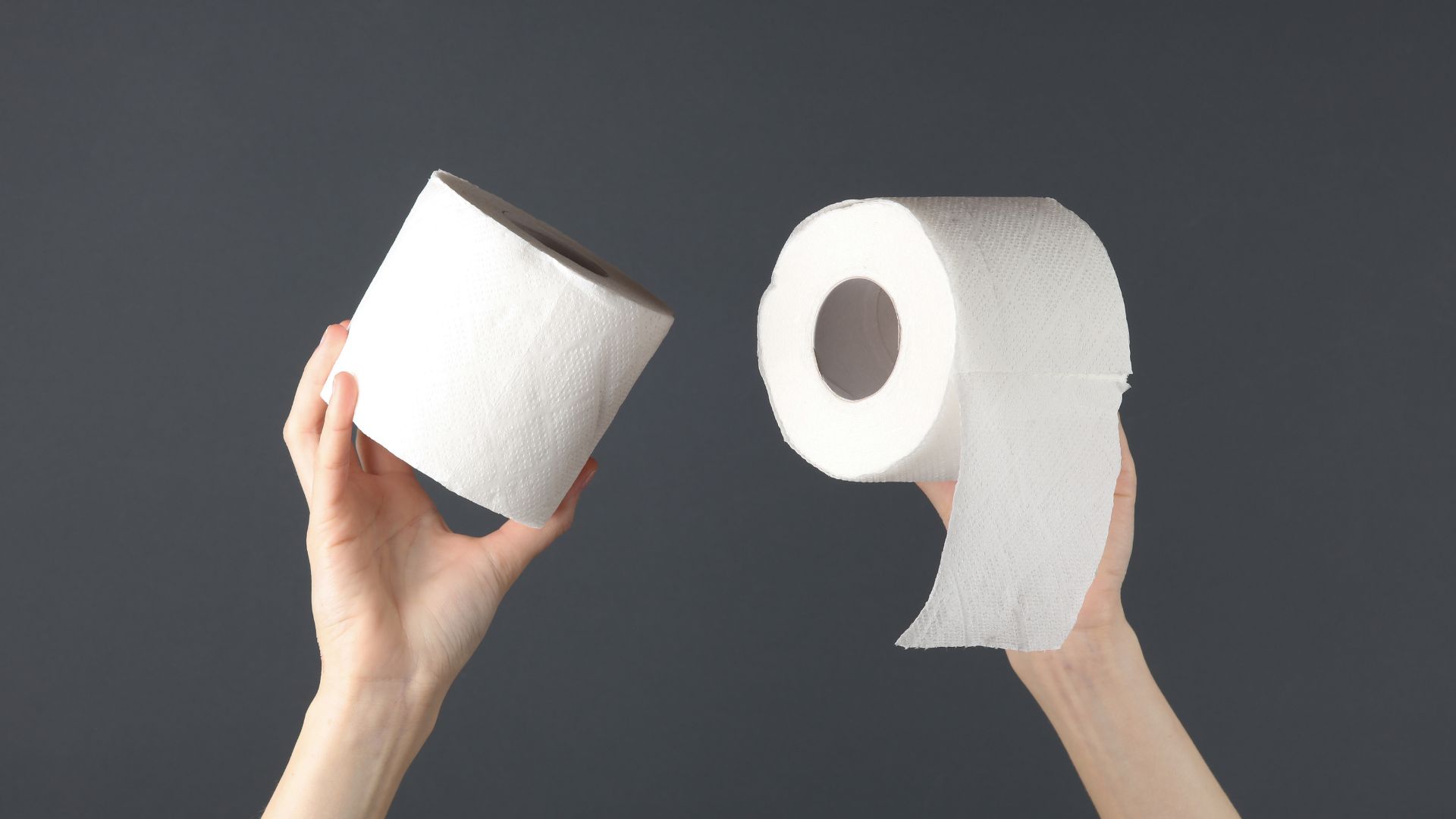 Rối loạn chức năng tiêu hóa do cúm dạ dày biểu hiện qua các triệu chứng như tiêu chảy, buồn nôn, nôn mửa, đau bụng