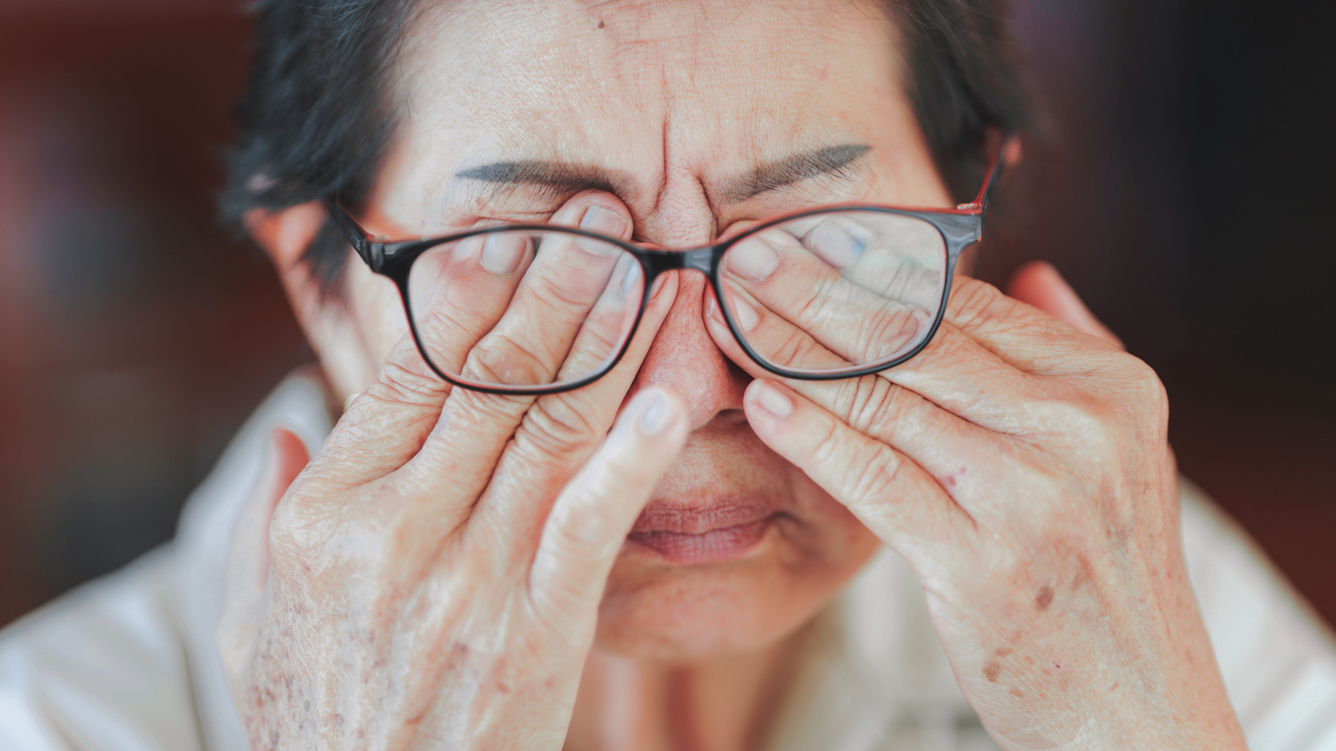 Củng mạc có cấu trúc chắc khỏe, nhưng vẫn có thể bị ảnh hưởng bởi nhiều bệnh lý khác nhau