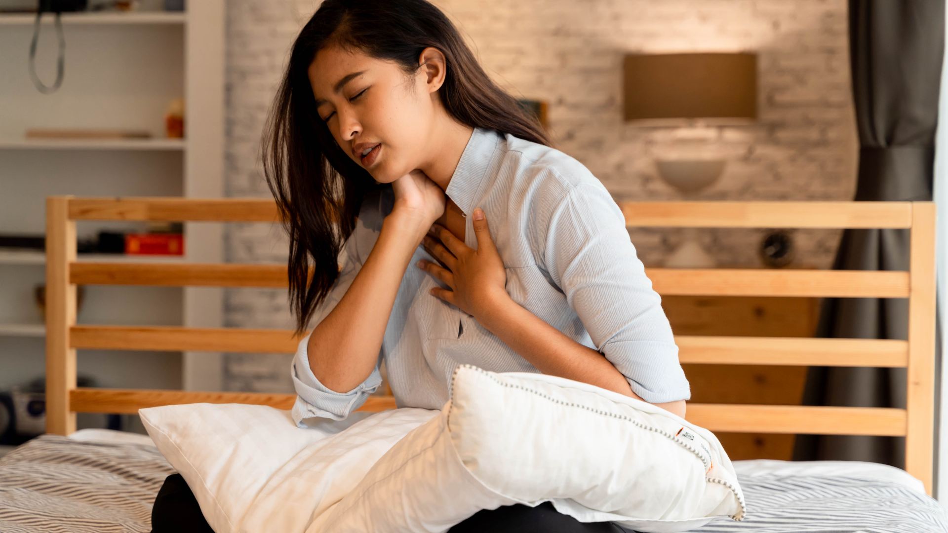 Nên thăm khám bác sĩ nếu da nổi mẩn đỏ ngứa kèm theo khó thở