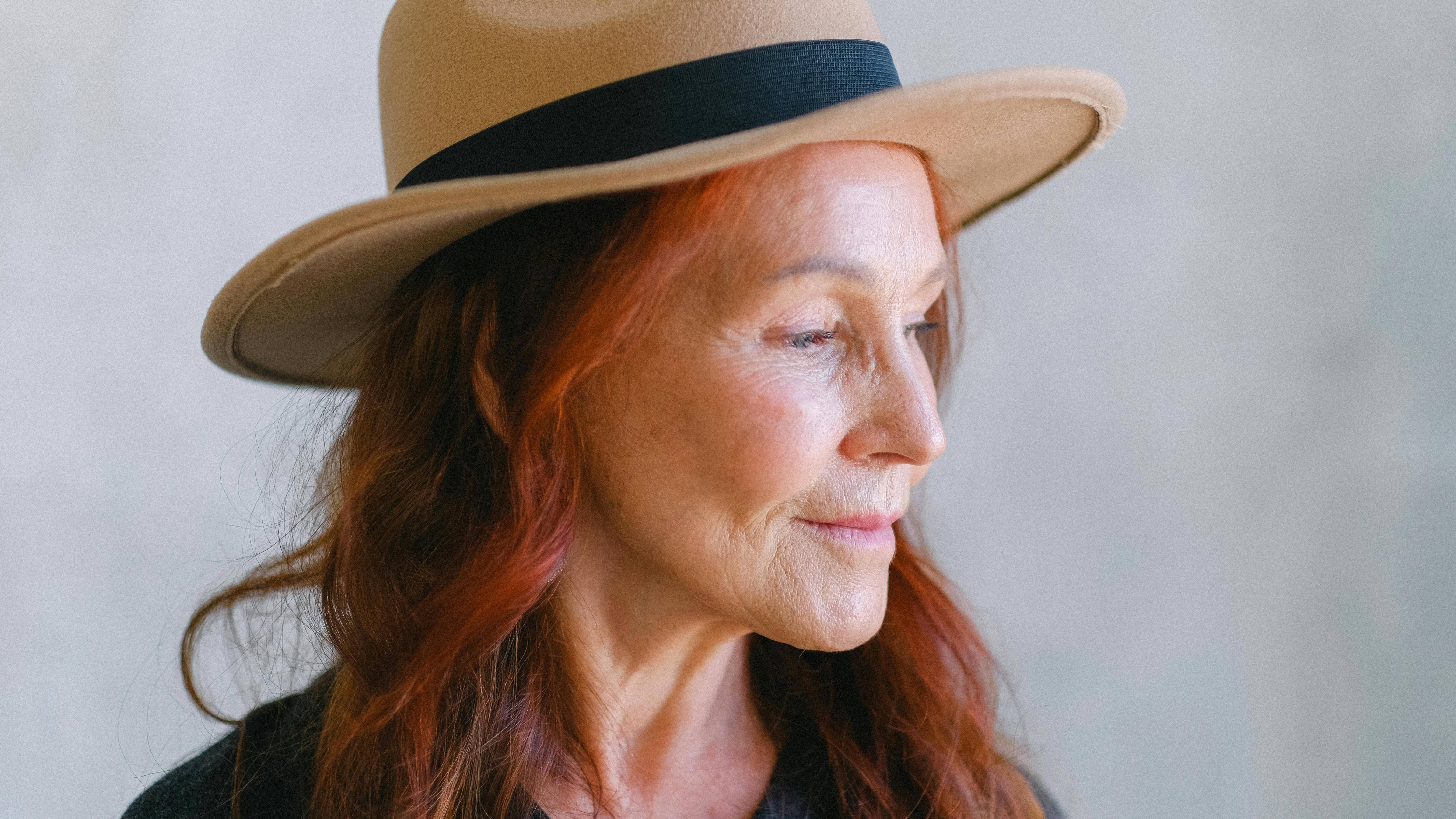 Khi chế độ ăn uống không cân đối hoặc hấp thu kém, da khô sạm và hình thành nếp nhăn sớm