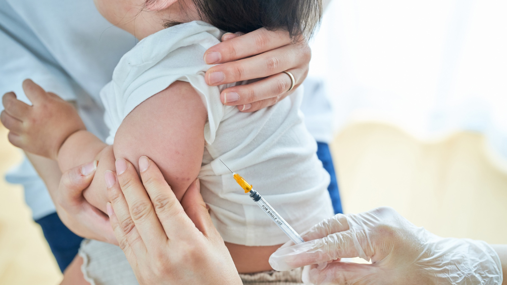 Trẻ em là nhóm có nguy cơ cao mắc các bệnh nhiễm trùng thần kinh do hệ miễn dịch chưa hoàn thiện