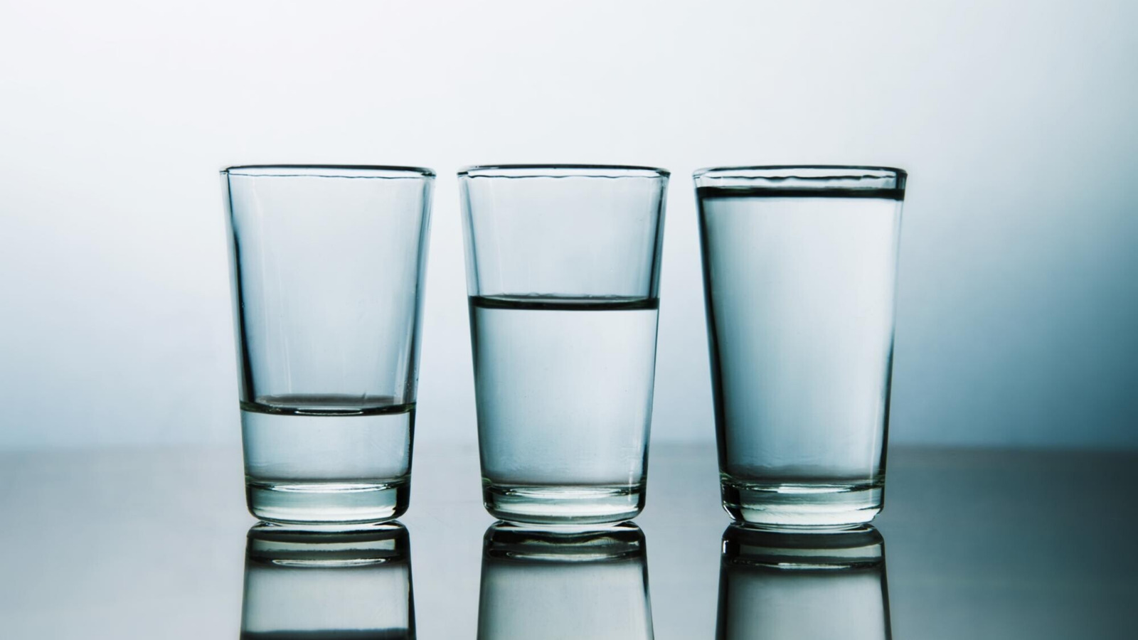 Đái tháo nhạt do uống nhiều nước xảy ra khi một người tiêu thụ lượng nước quá lớn trong thời gian dài