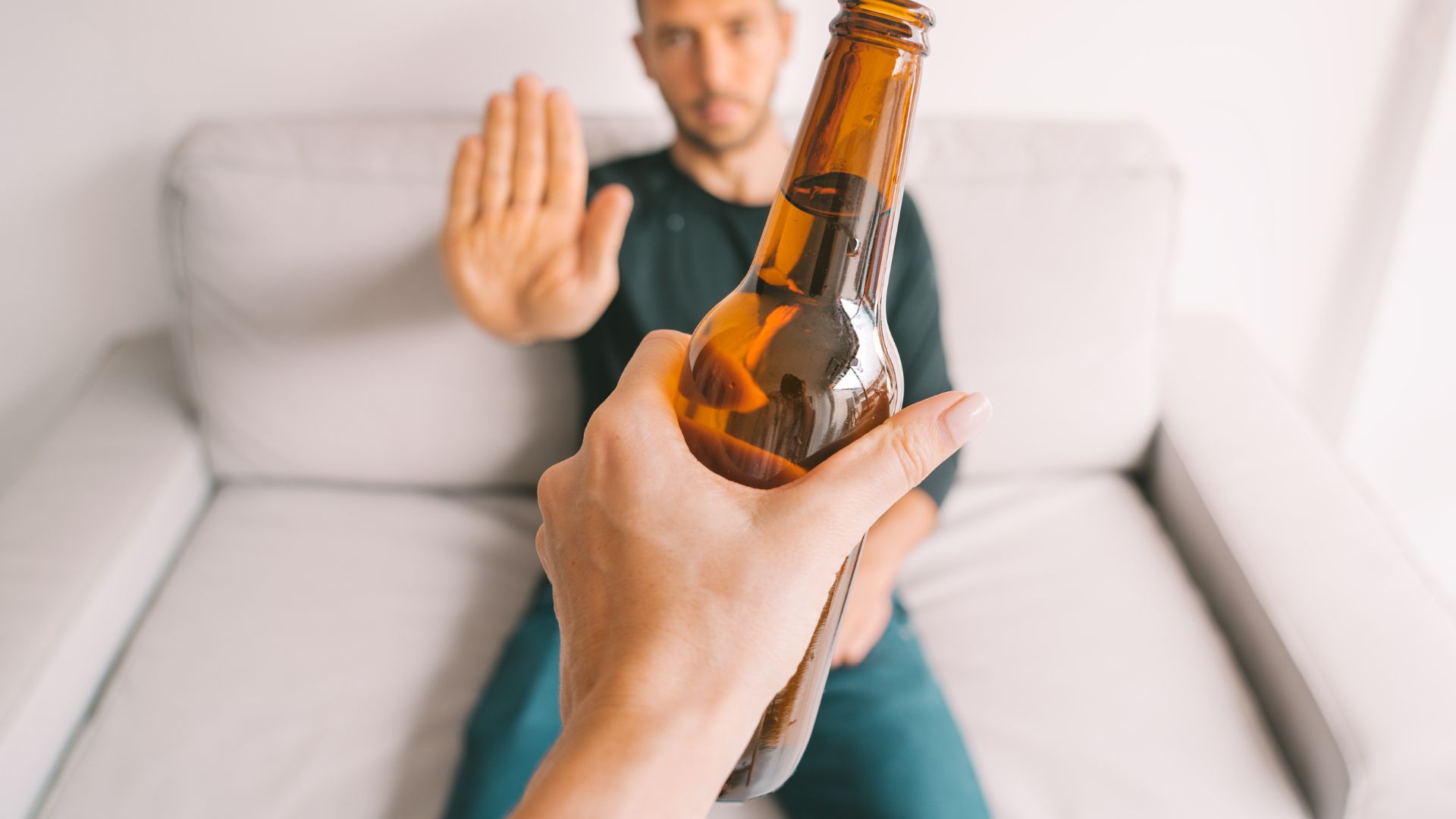 Nam giới nên hạn chế sử dụng bia rượu khi muốn có con