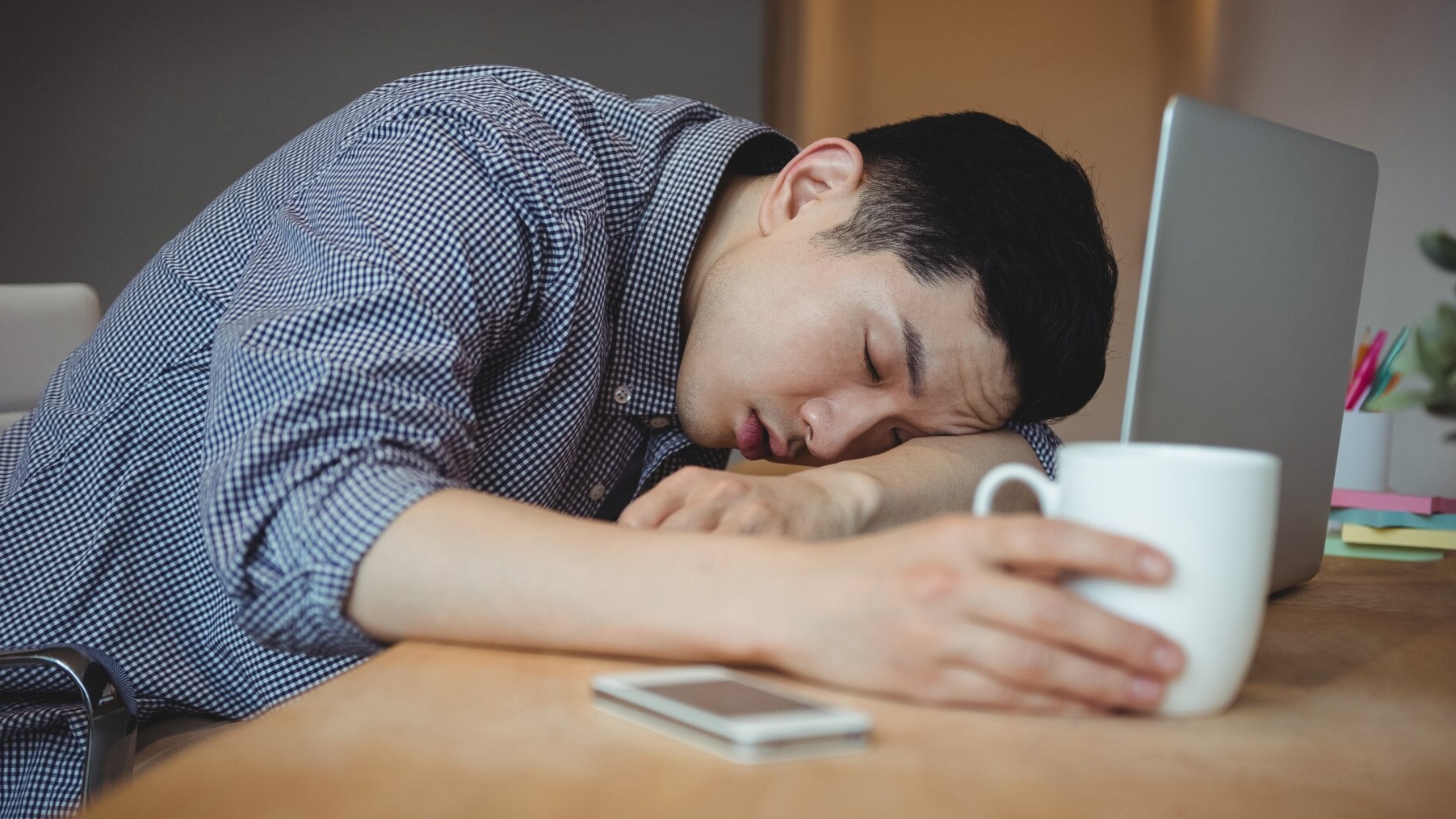 Chế độ sinh hoạt thất thường có thể gây rối loạn tiền đình ở nam giới