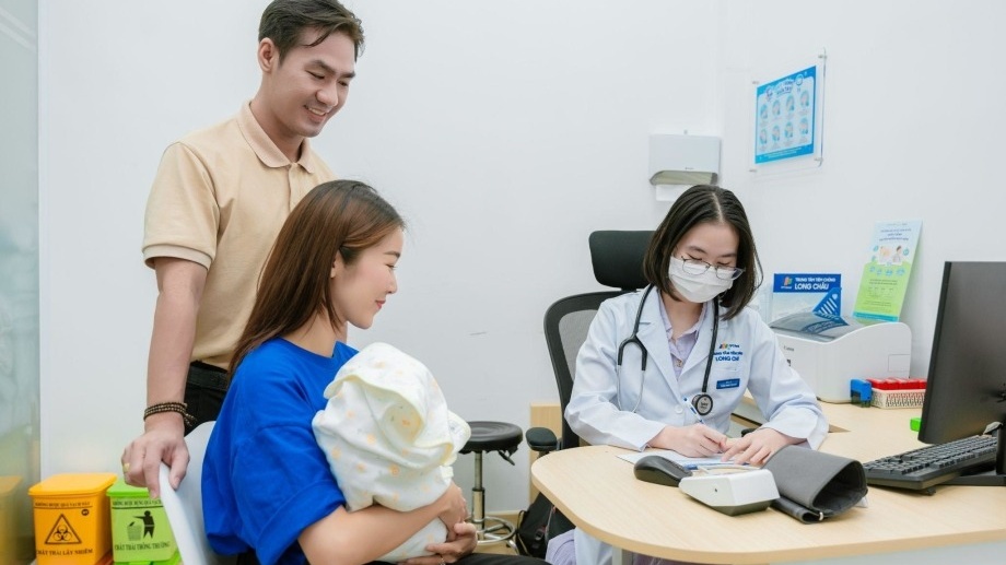 dang-cho-con-bu-co-tiem-phong-cum-duoc-khong-nhung-dieu-can-biet-4 Cropped.jpg