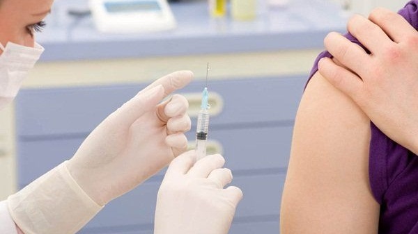 dang-uong-khang-sinh-co-tiem-phong-cum-duoc-khong-4 Cropped.jpg