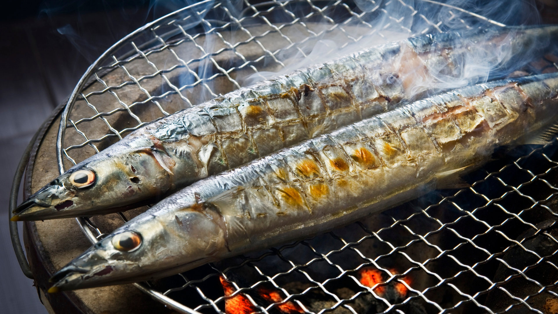 Cá thu và cá ngừ giàu omega-3, vitamin D và protein, giúp bảo vệ võng mạc