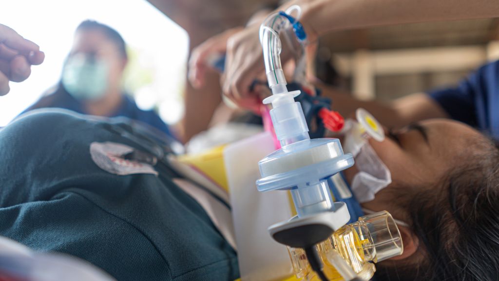 Mặc dù đặt nội khí quản là một thủ thuật an toàn và thường quy, song vẫn có thể xảy ra một số rủi ro