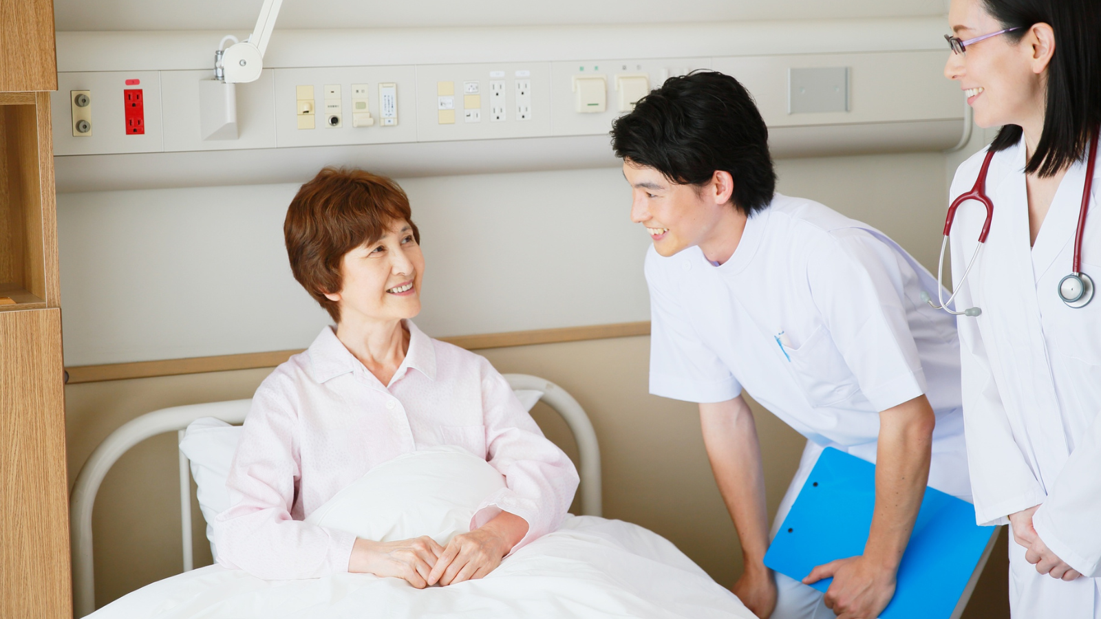 Bệnh nhân cần nằm lại bệnh viện để theo dõi sức khỏe